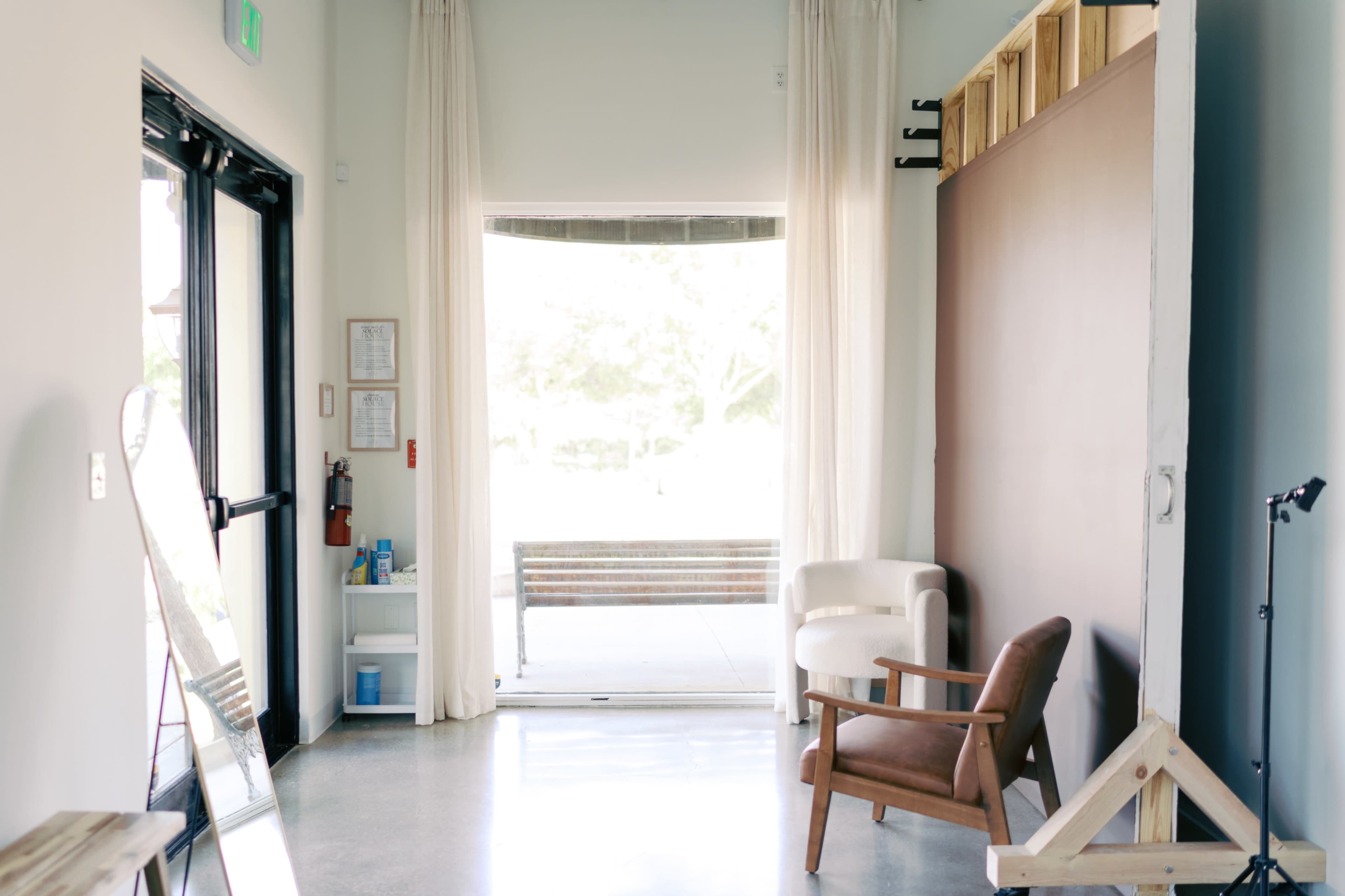 Bright Natural Light Photo Studio in DFW Image in Colleyville, Colleyville, TX
