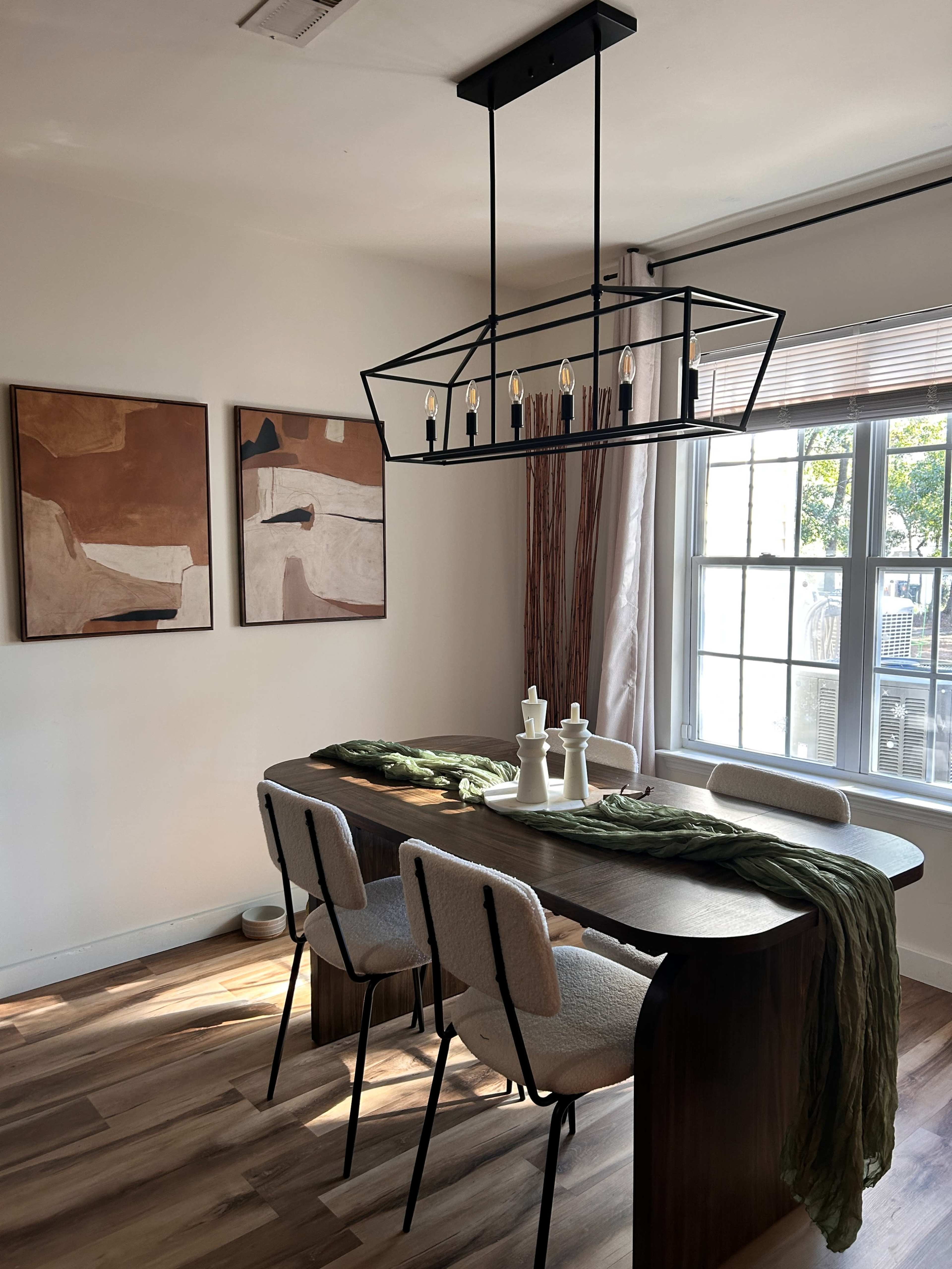 Organic Modern Retreat Near Charleston – Stylish Townhouse with Patio Image in , Charleston, SC