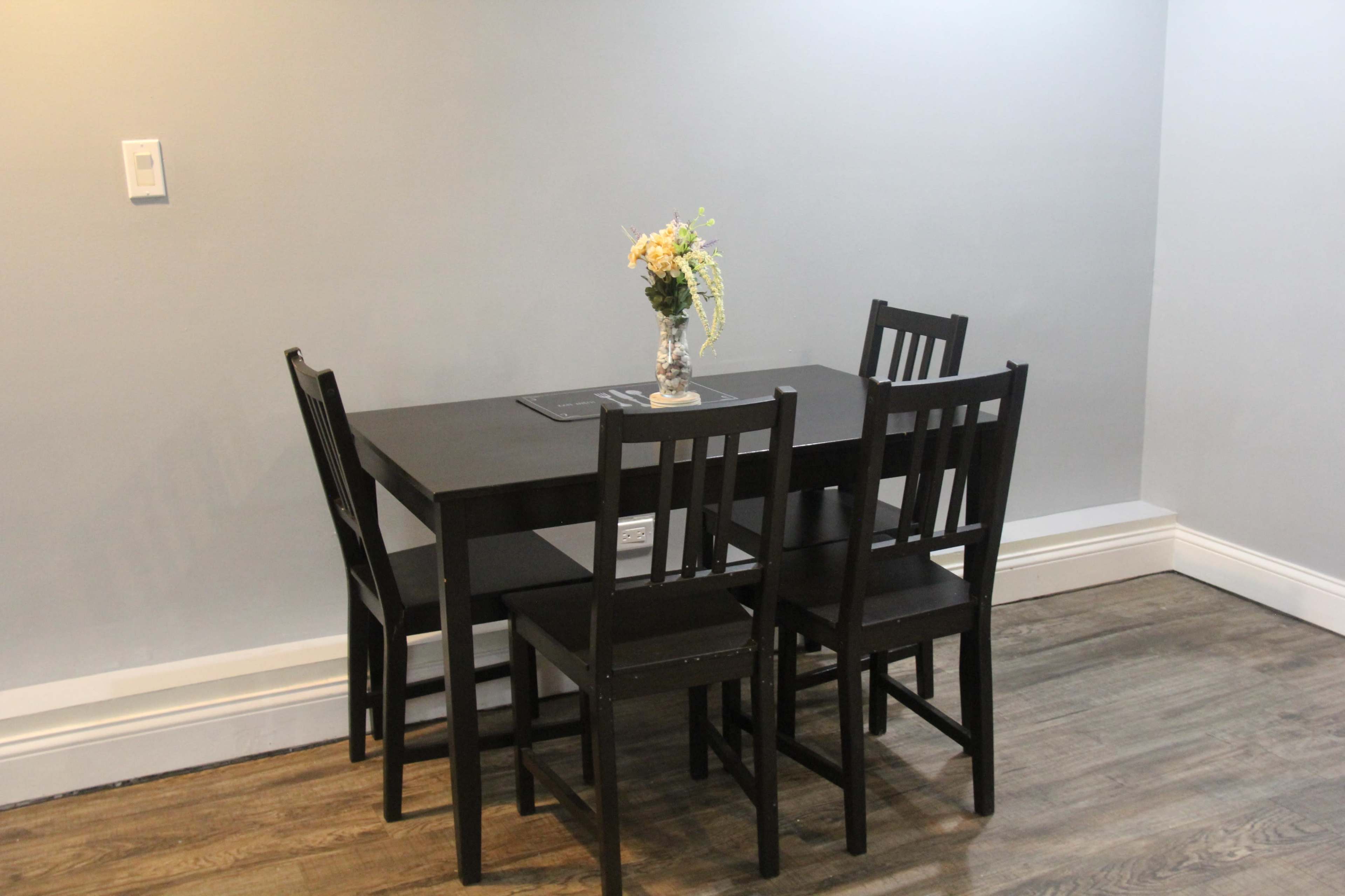 Centrally-Located Spacious & Tastefully-Decorated 2b2ba Apartment & Event Space with Games & Full-Kitchen Image in Bronzeville, Chicago, IL