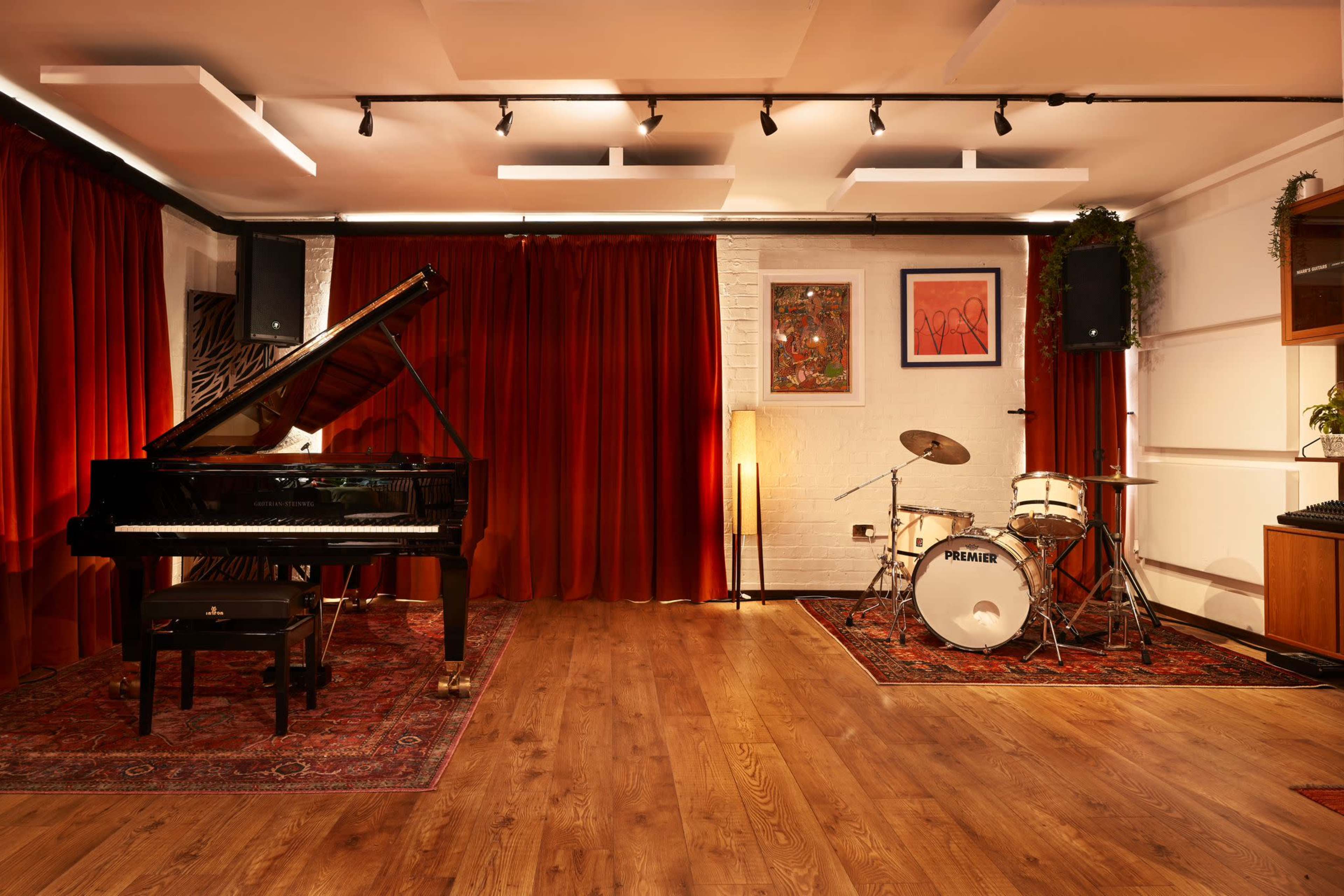East London Daylight Music Recording Studio Image in Hackney, London, ENG