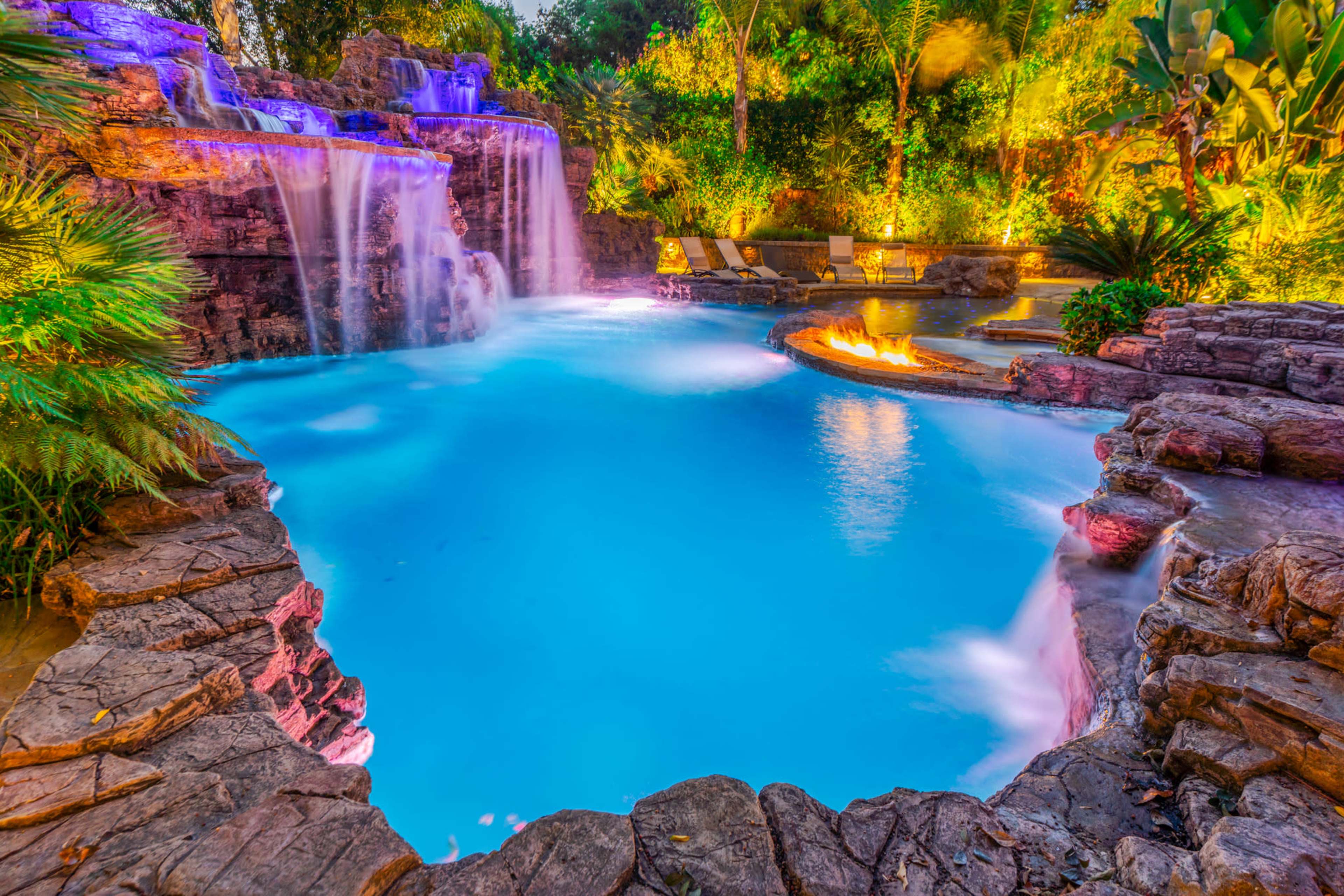 Gorgeous Mediterranean house with a exceptional outdoor pool. Image in Valley Village, Valley Village, CA