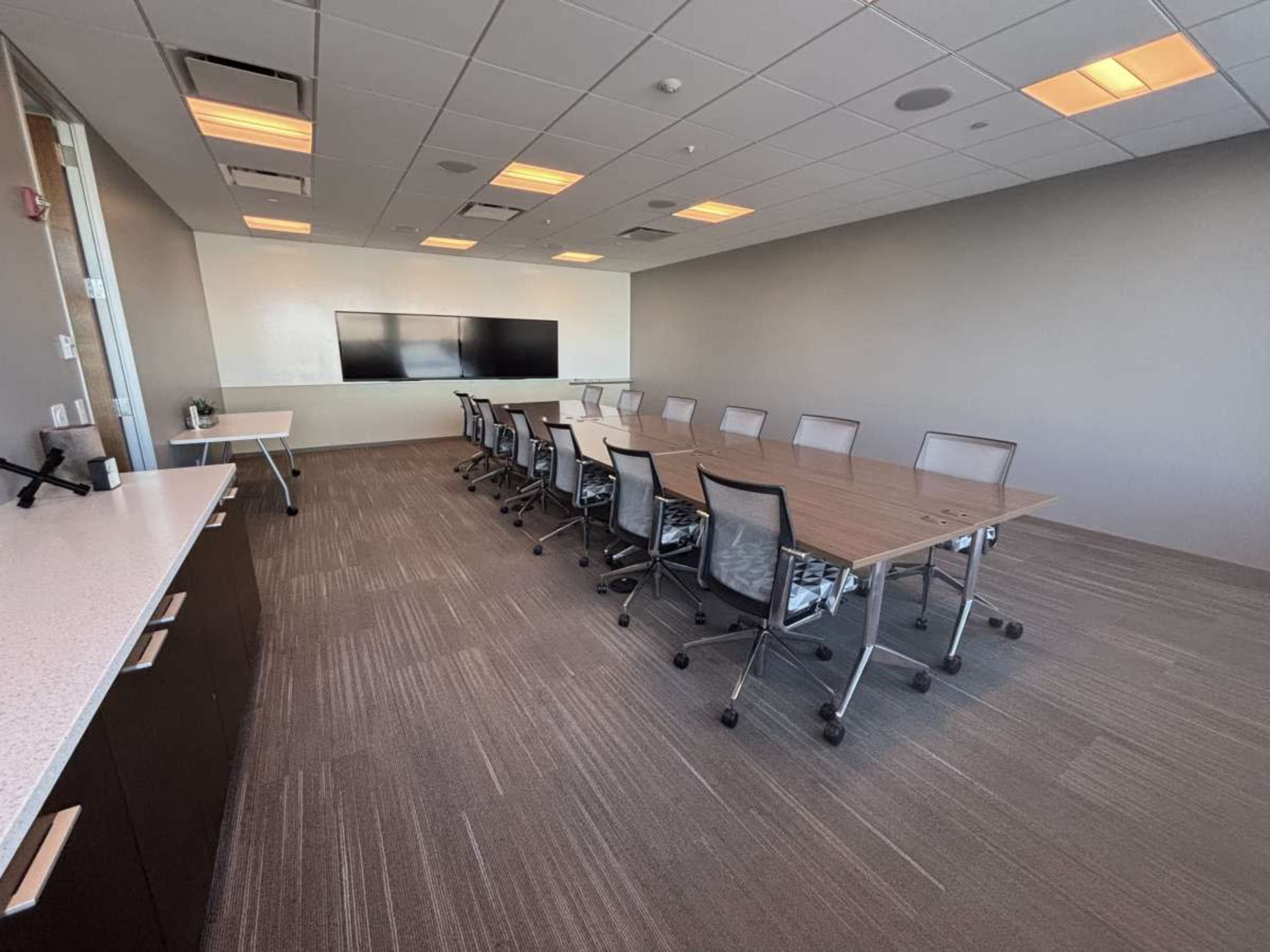 Dynamic Configurable Think Tank Near O'Hare Image in Schaumburg Township, Schaumburg, IL