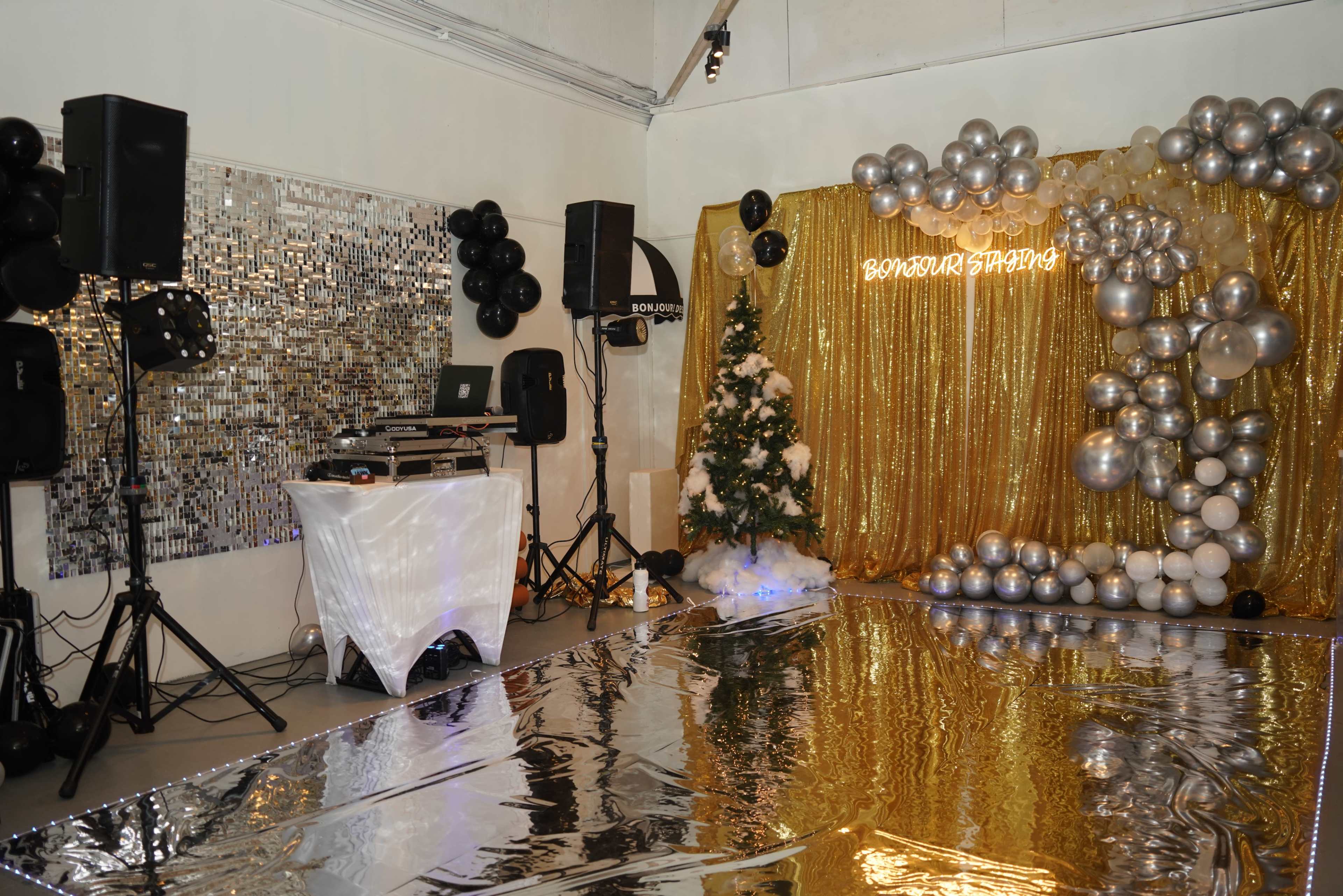 Modern Unique Studio with Bar Island Image in Lindenville, South San Francisco, CA