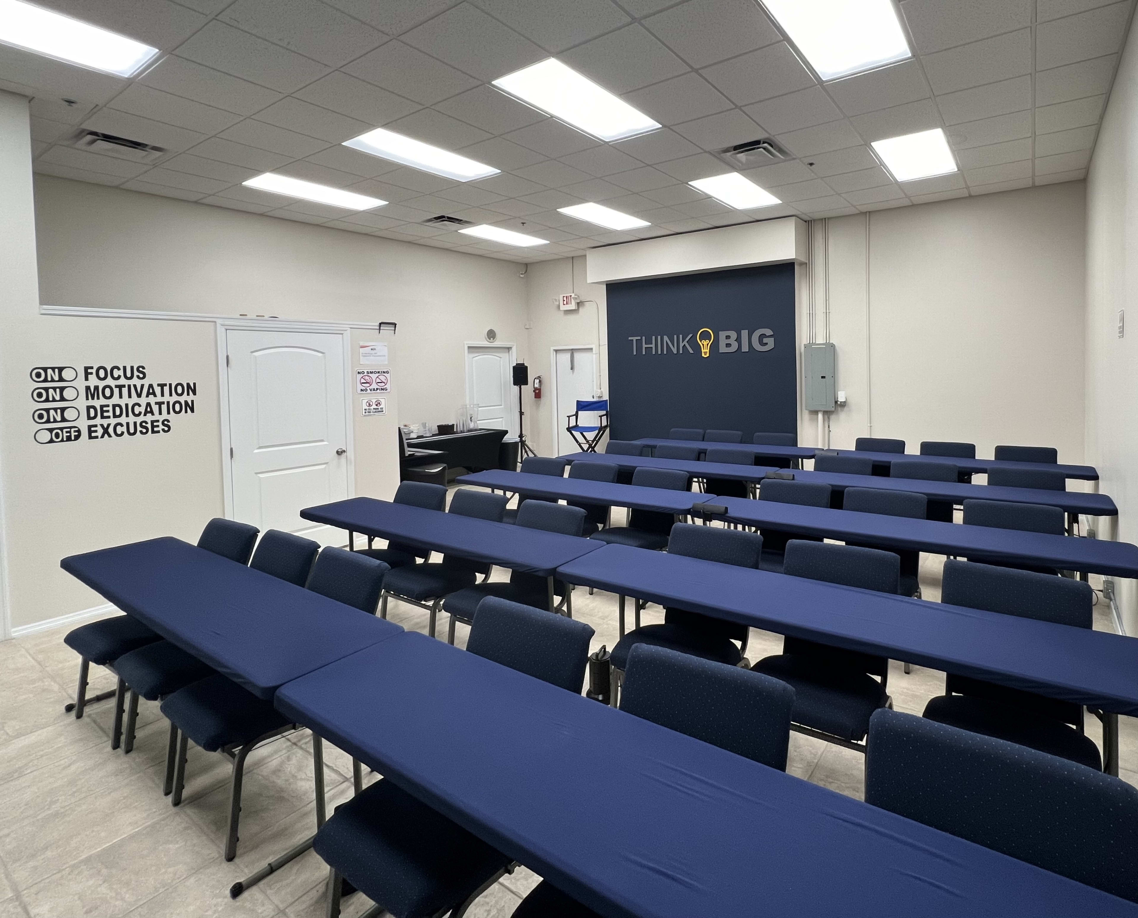 Nice and Roomy Space in an Excellent Location Image in Florida Center, ORLANDO, FL