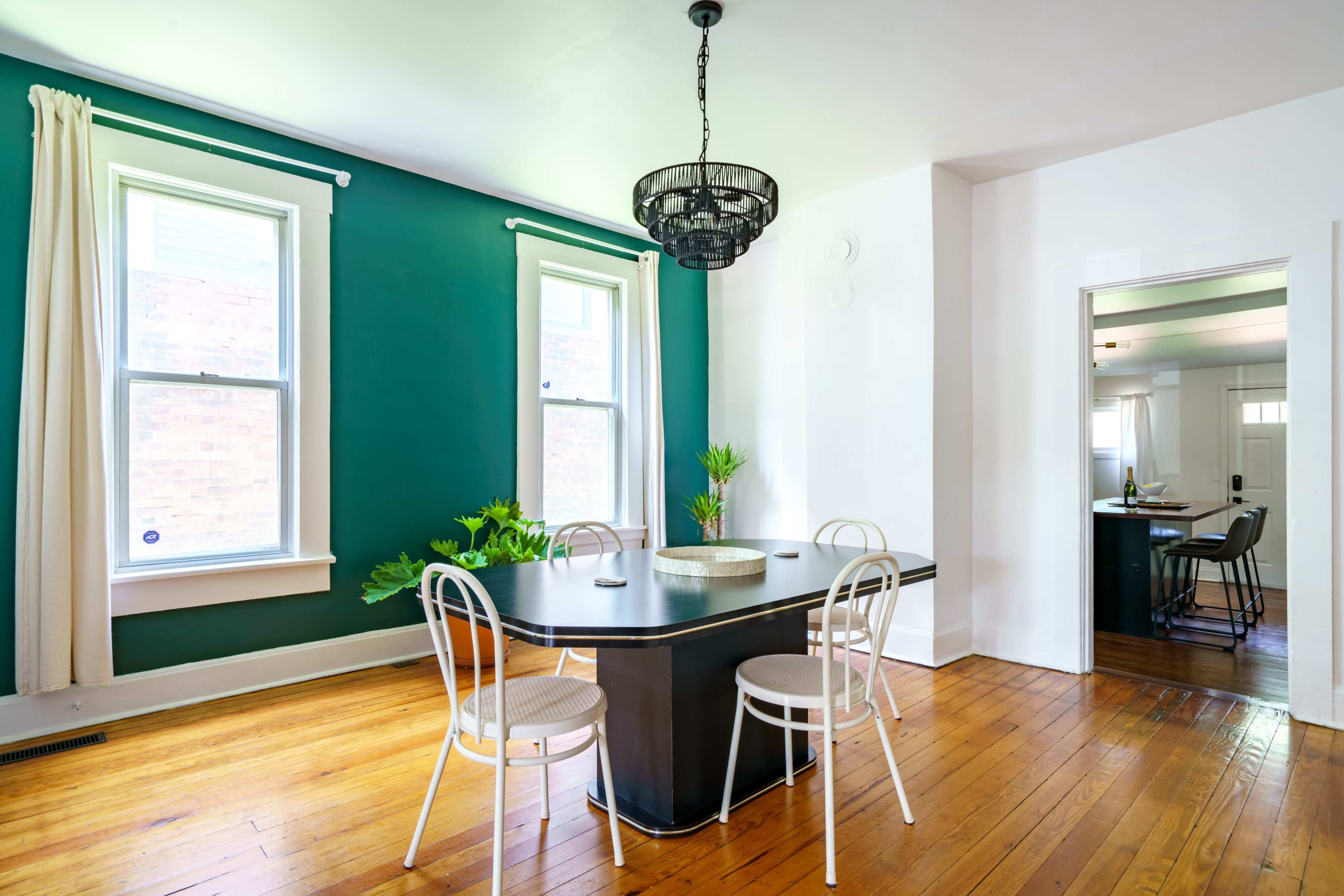 Blue Casita 🌿🐯  Short North • Convention • King Bed • Parking Free Image in Italian Village, Columbus, OH