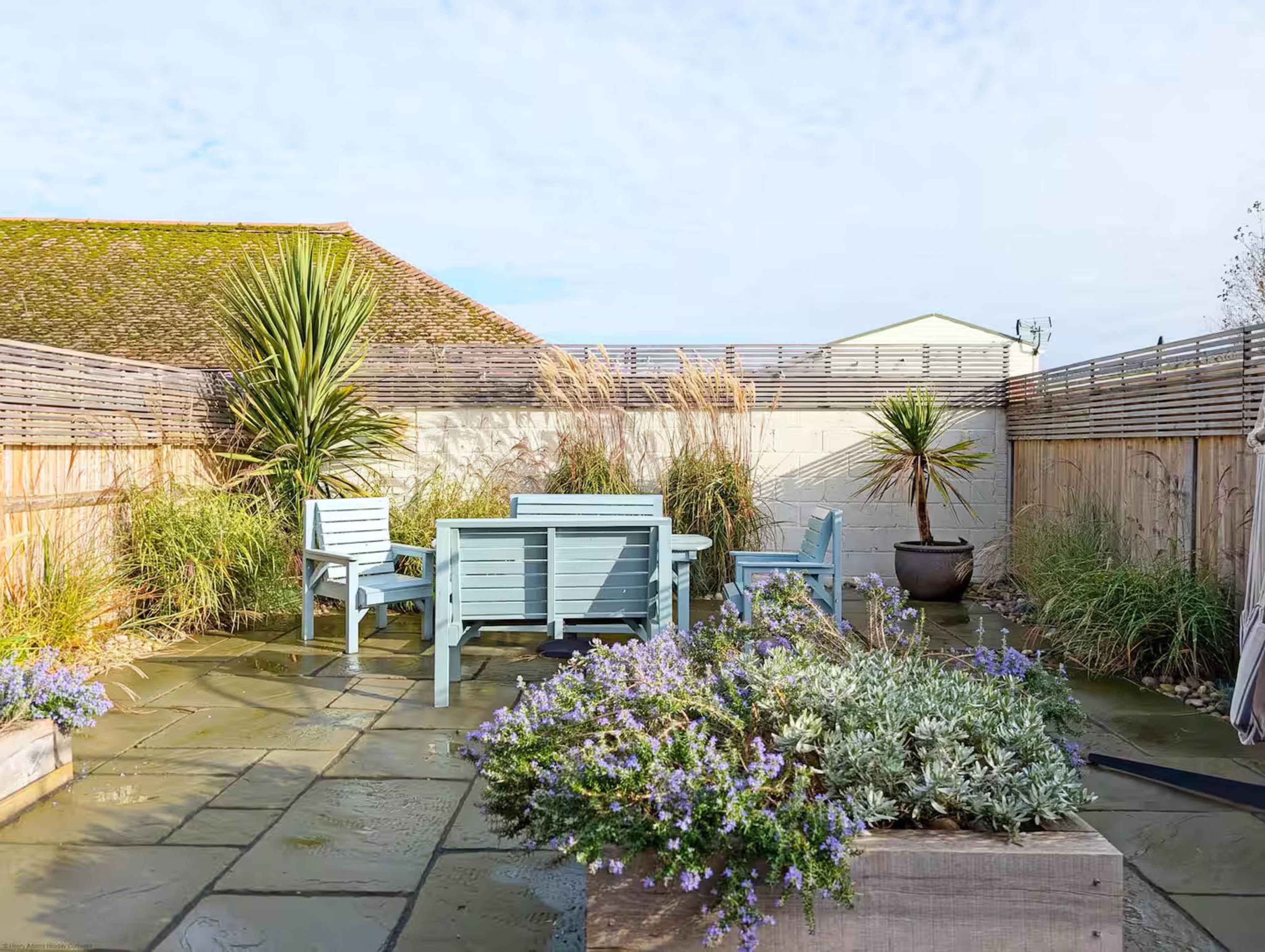 Contemporary Coastal House Image in East Wittering, Bracklesham Bay, ENG