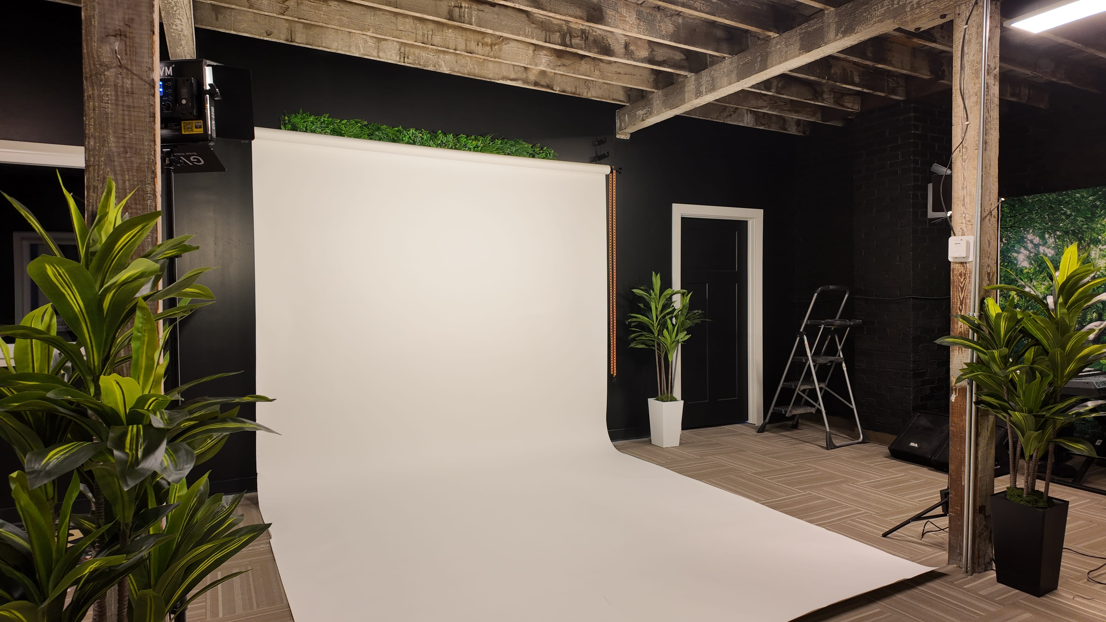 Creators Lounge Photography Studio Image in Franklin Park, Columbus, OH