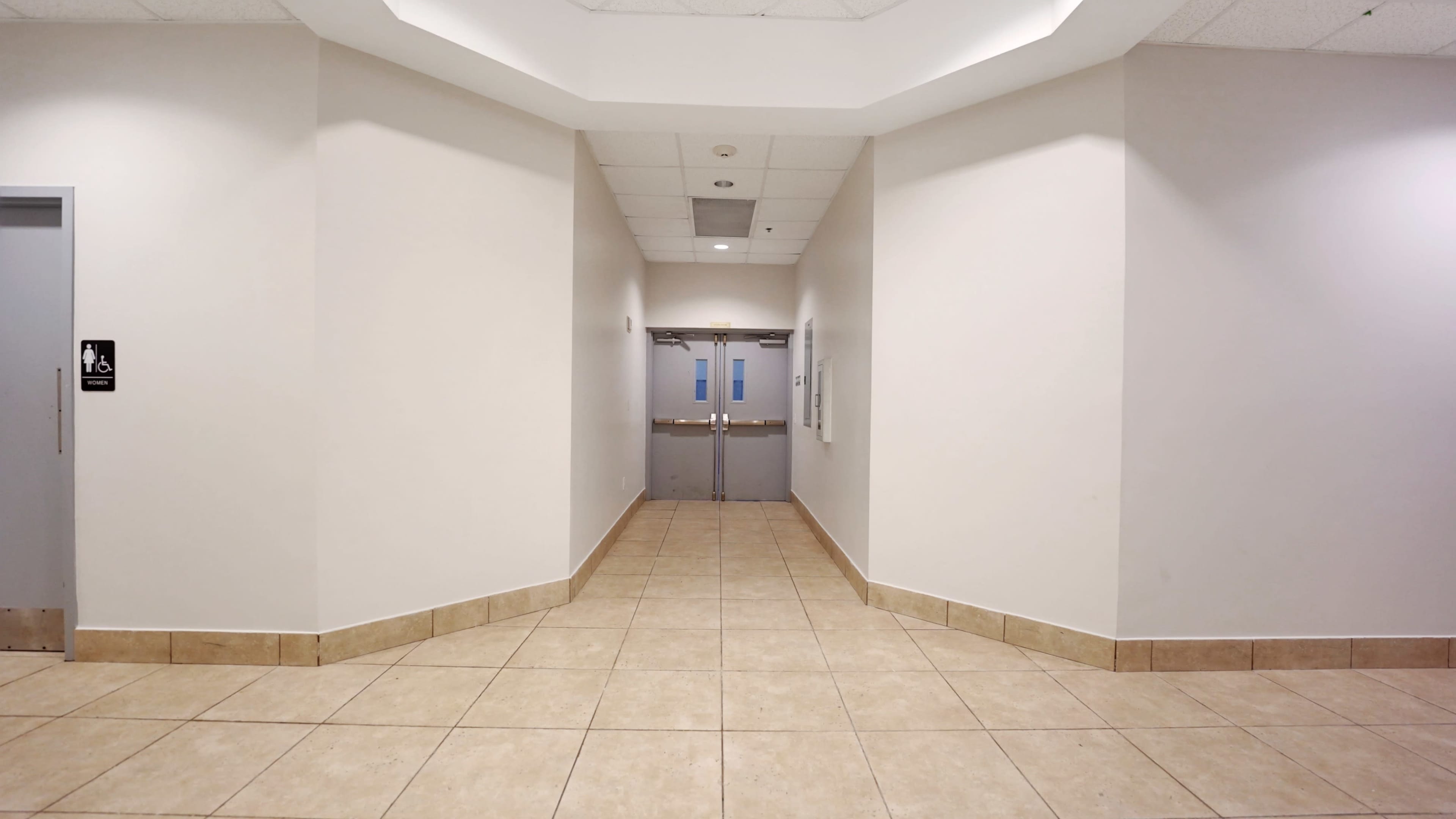 Spacious Miami Gym with High Ceilings and Multi-Purpose Court Image in Little River, Miami, FL