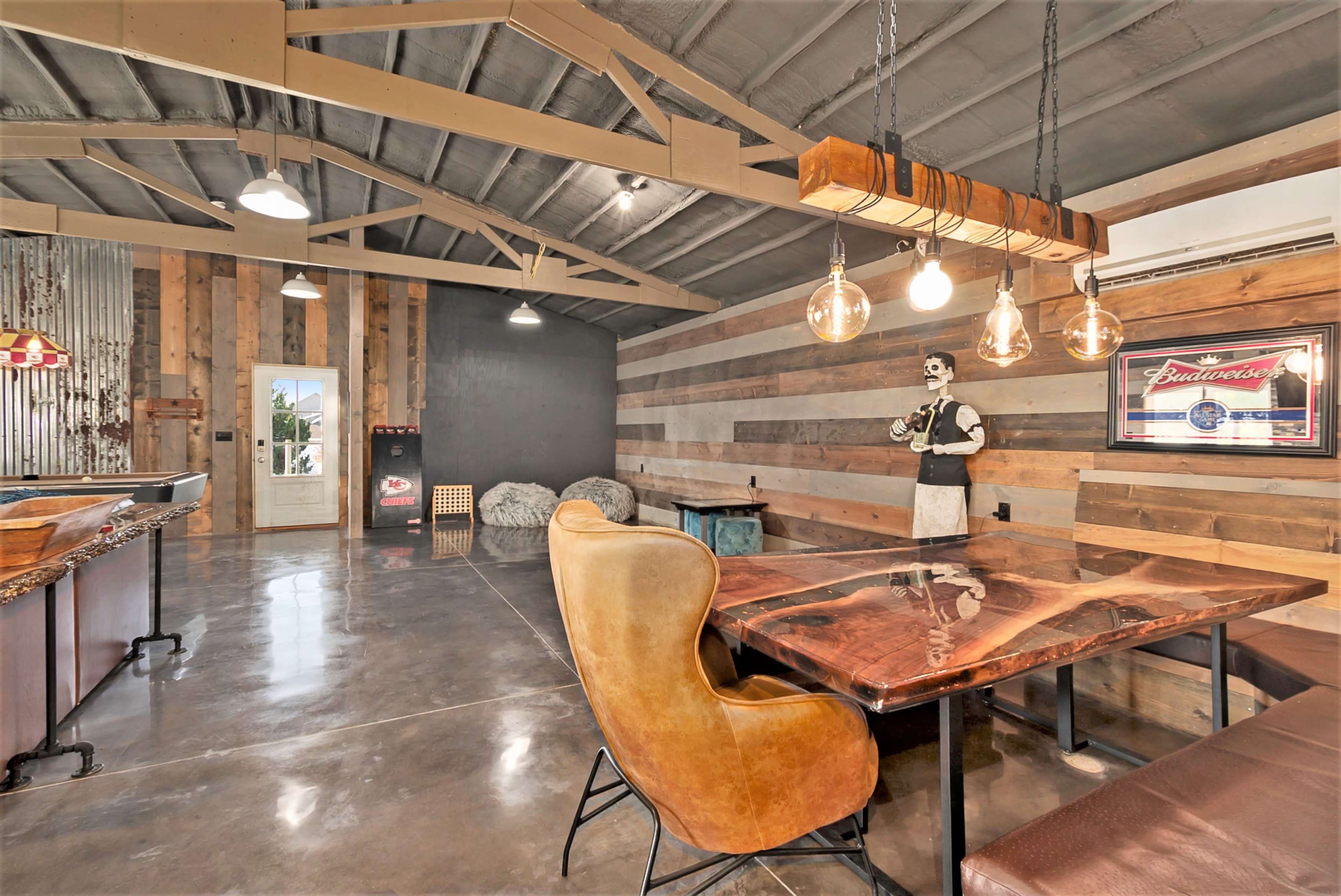 Rustic Alpaca Retreat with Room to Roam Image in Platte Township, Agency, AS