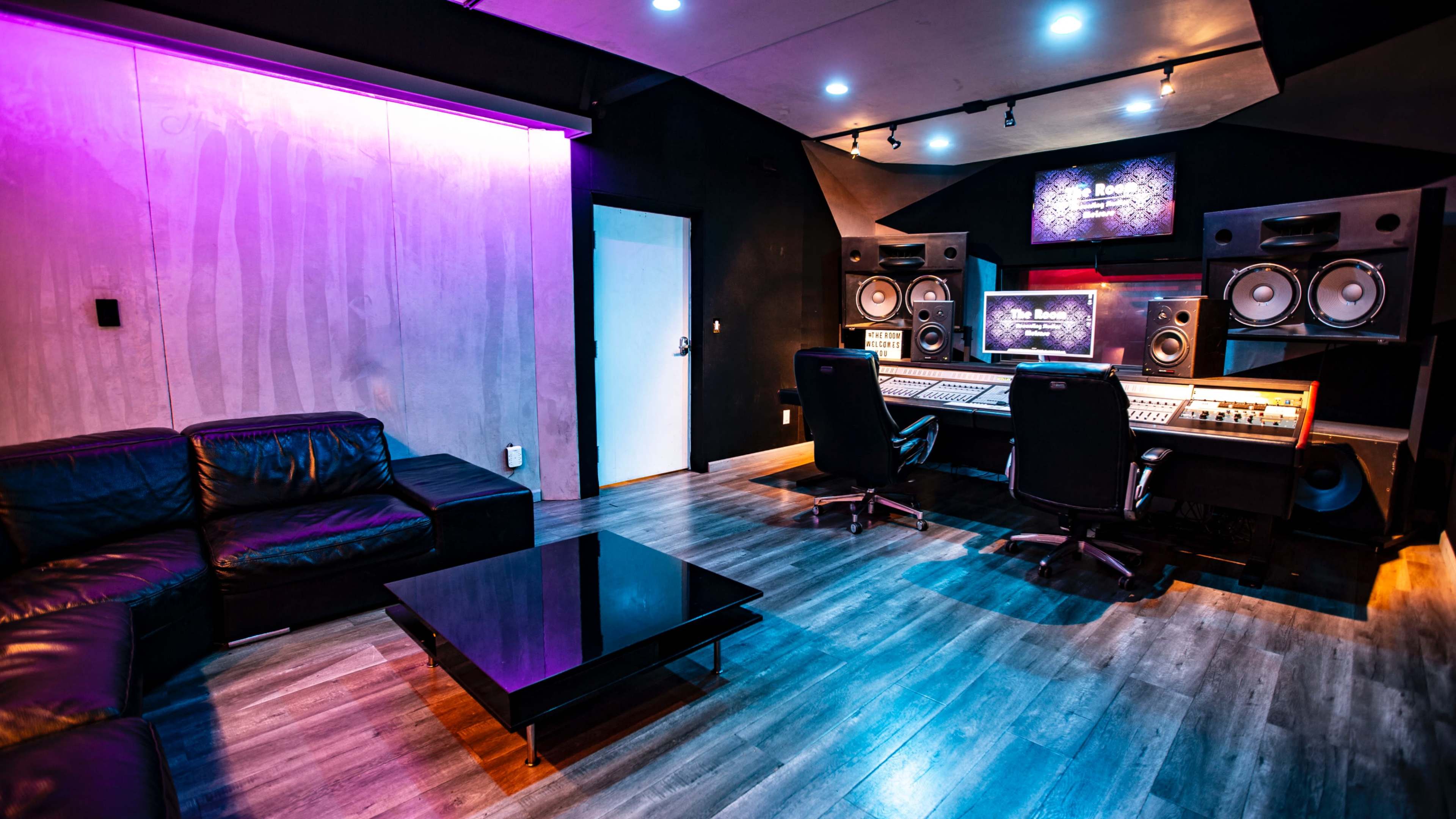 Melrose Studio A Room Image in Central LA, Los Angeles, CA