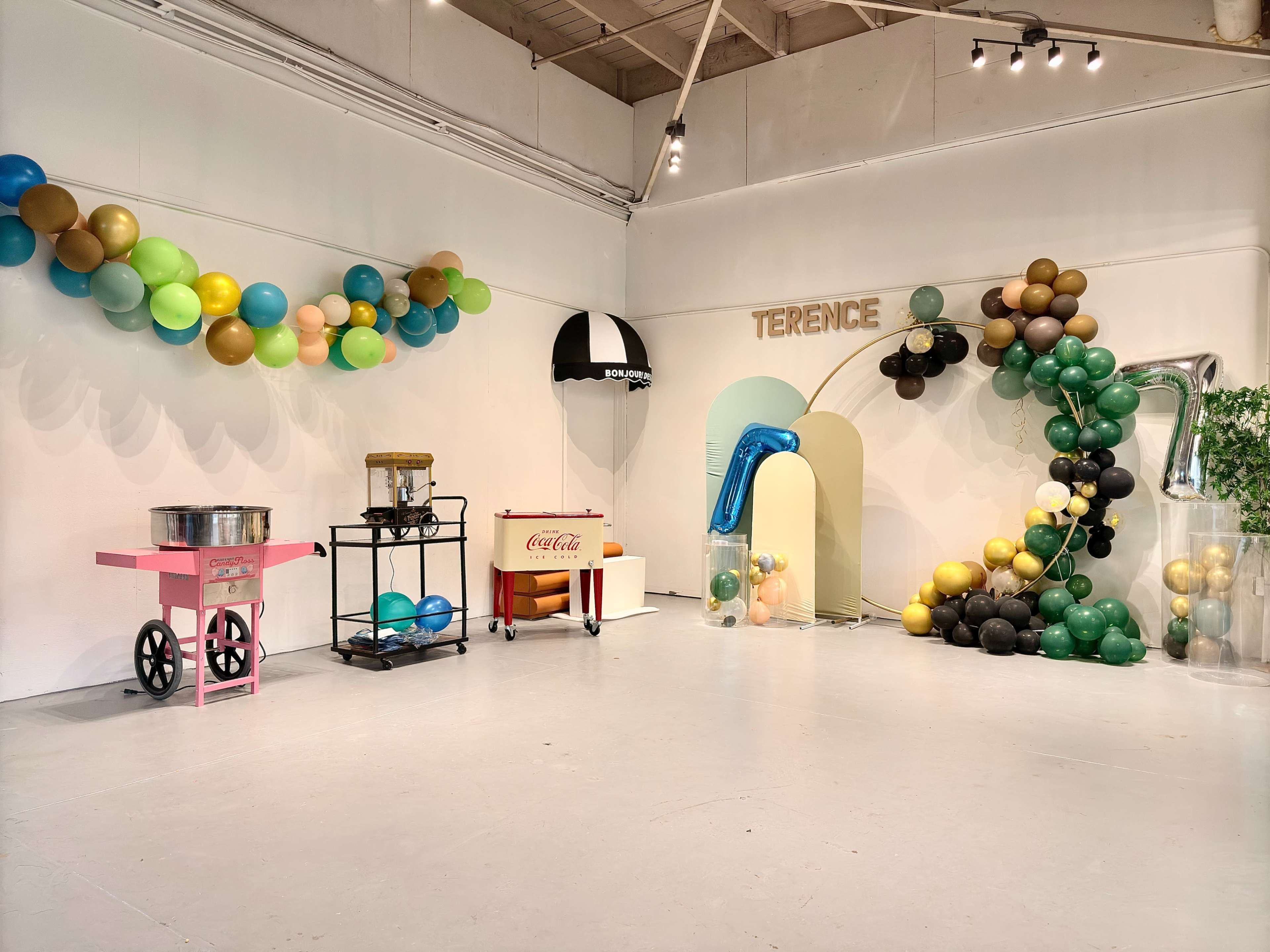 Modern Unique Studio with Bar Island Image in Lindenville, South San Francisco, CA