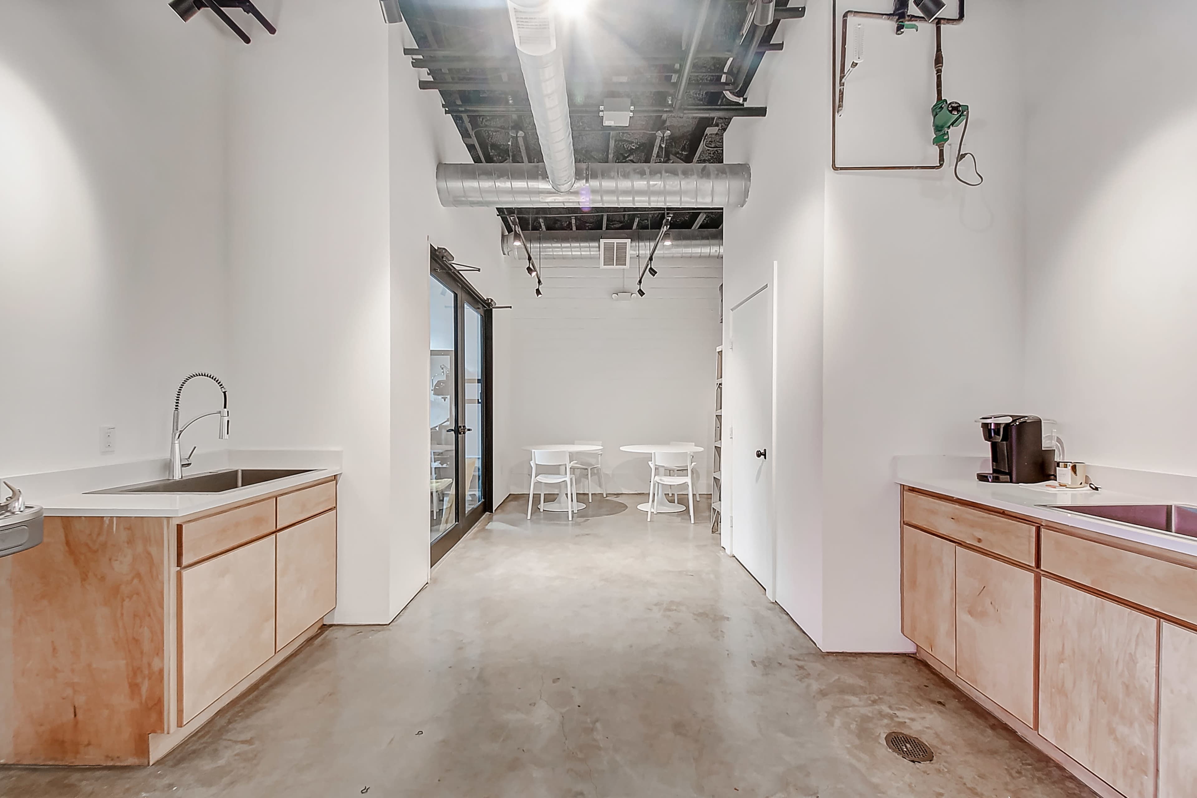 Chic All-White Blank Canvas Venue w/ Free Parking & In-House Decor | 1 Min from Downtown” Image in Northside Village, Houston, TX