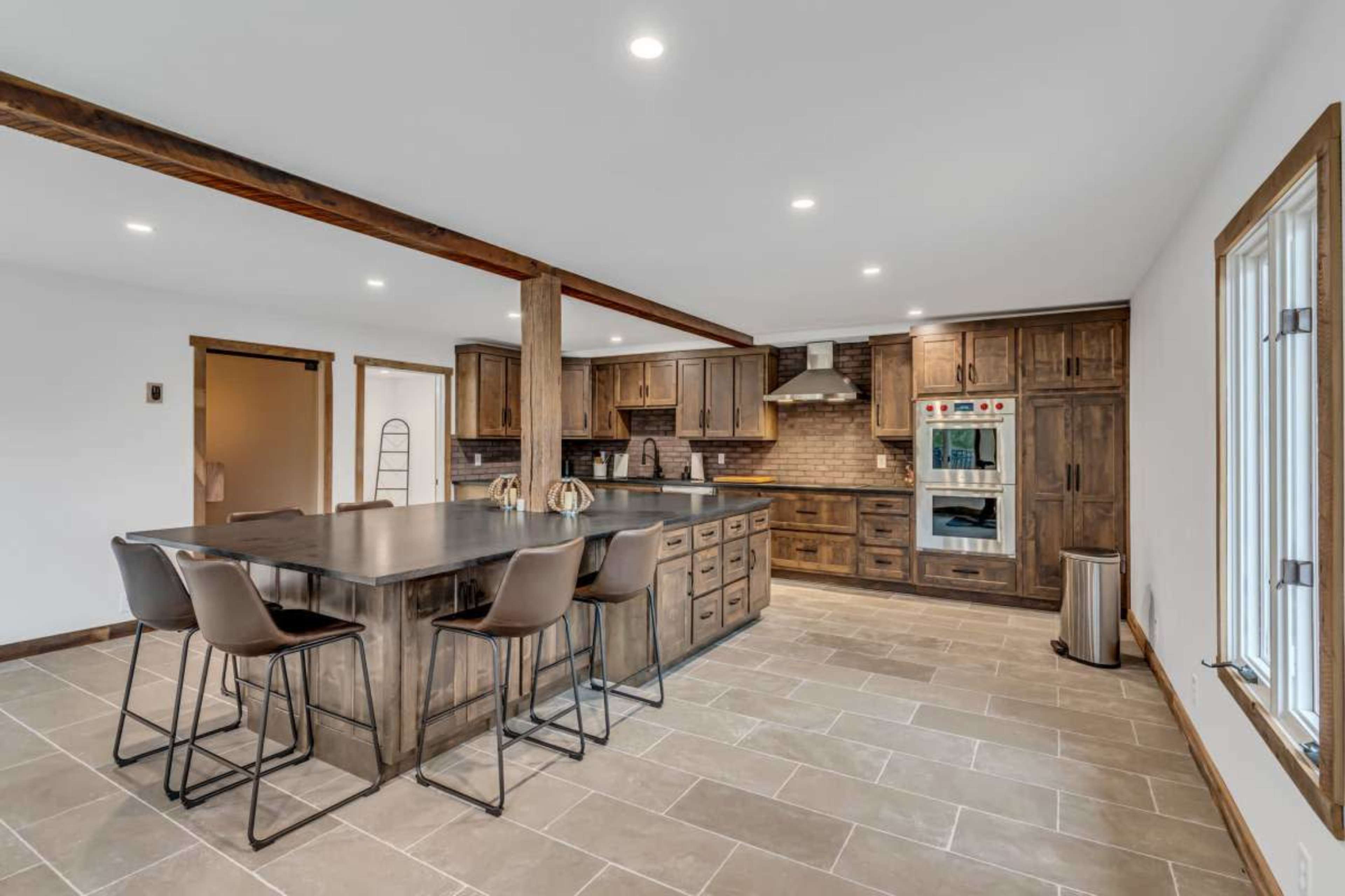 Luxe 50 Acre Farm with Private Lake, Rooftop Deck, Pool and Sauna Image in Gallatin, Gallatin, TN