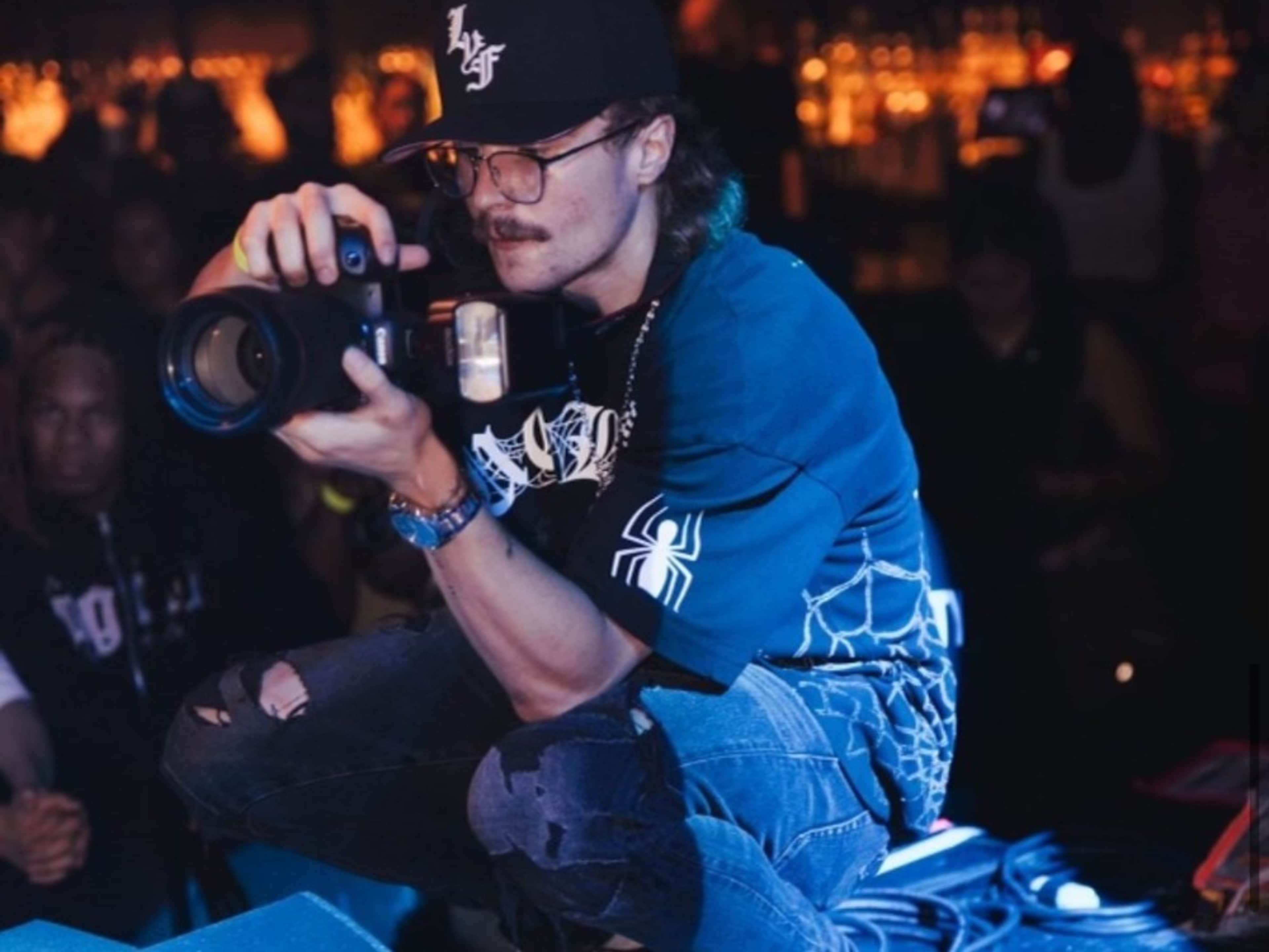 Photographer OR Videographer