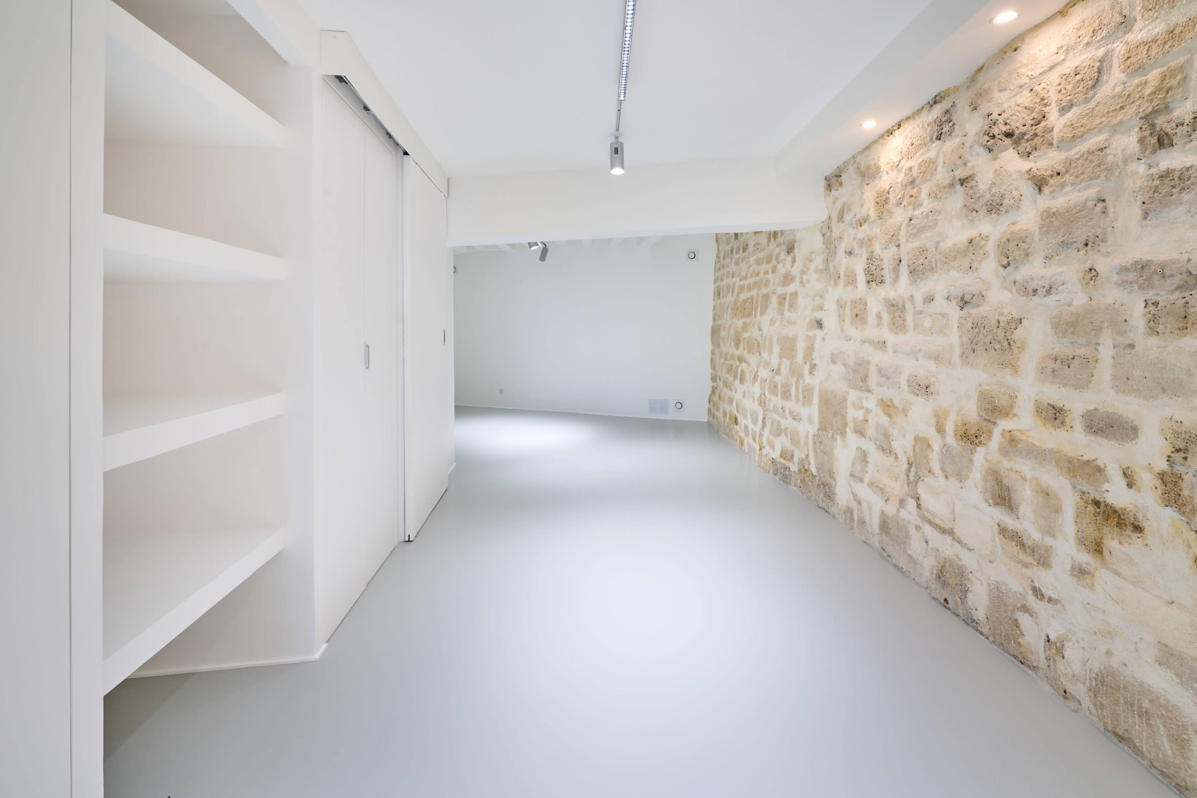 Modern Gallery/Pop-up close to Notre Dame Image dans St Victor, Paris, 