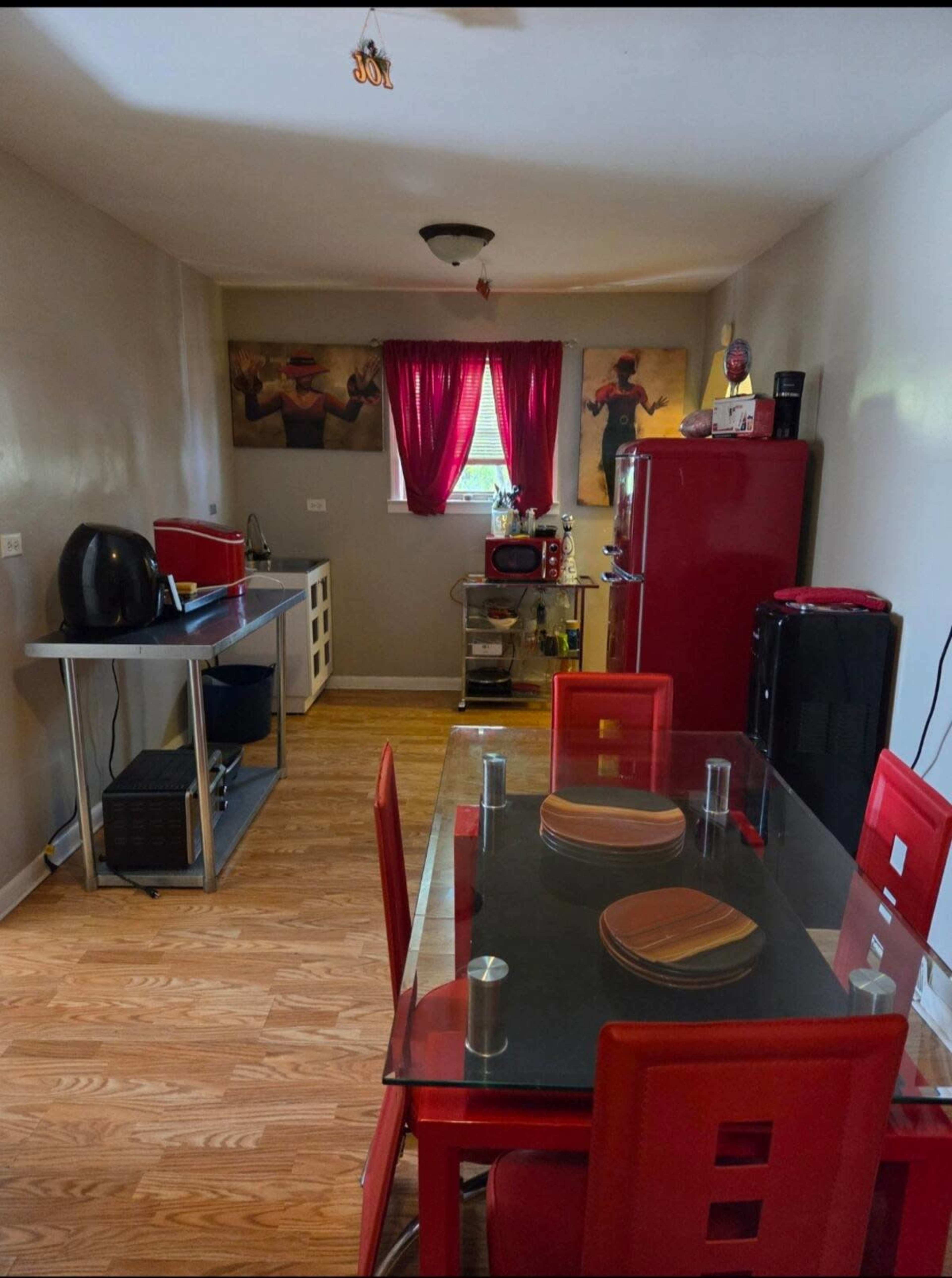 Cozy 3-Bedroom Retreat with Bonus Loft in Chicago South Suburbs Image in Calumet Township, Calumet Park, IL