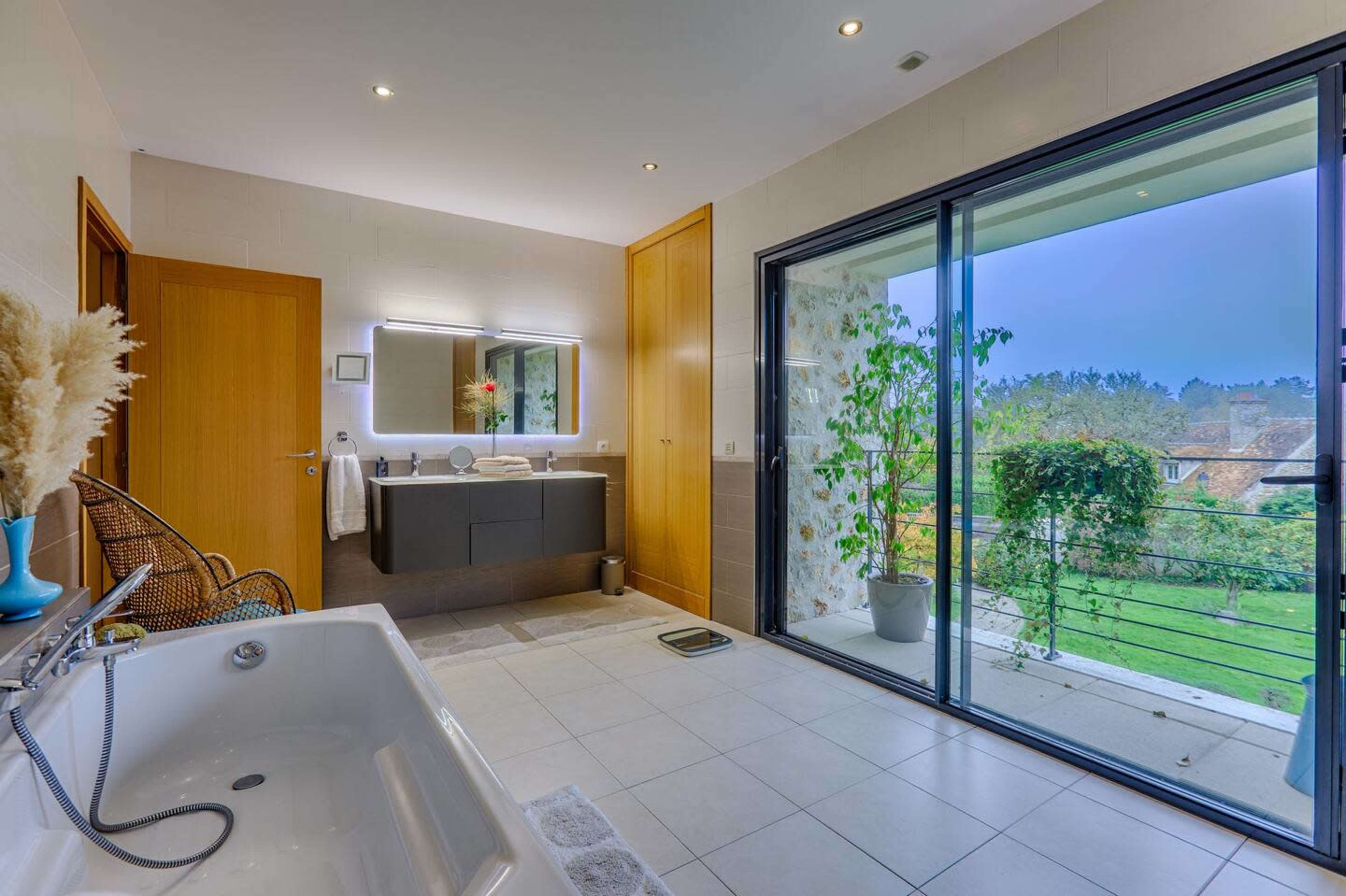 Villa luxe vallée de chevreuse Image dans , CHEVREUSE, 