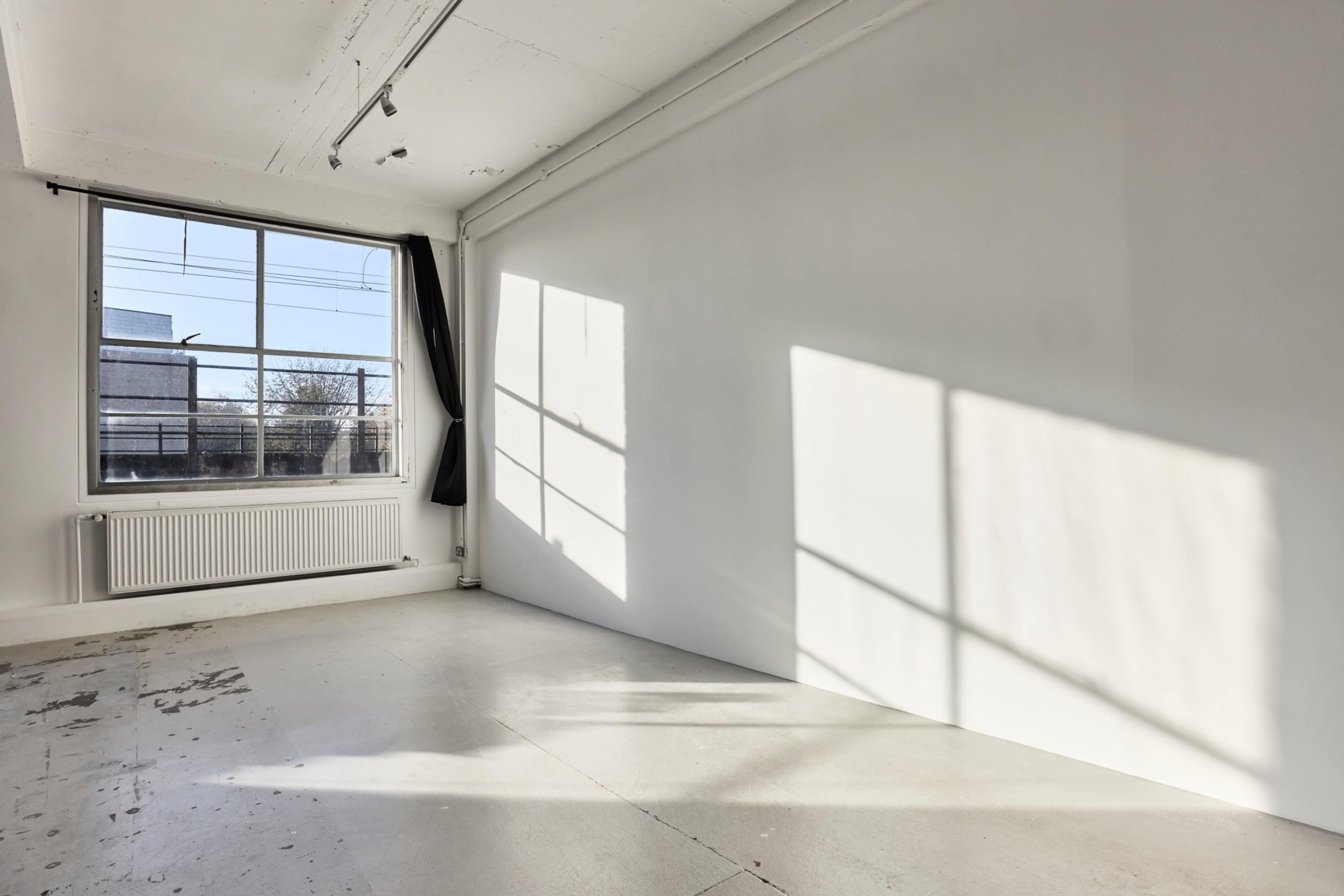 745 Sq Ft Natural Light Photo Studio Image in Hackney, London, ENG