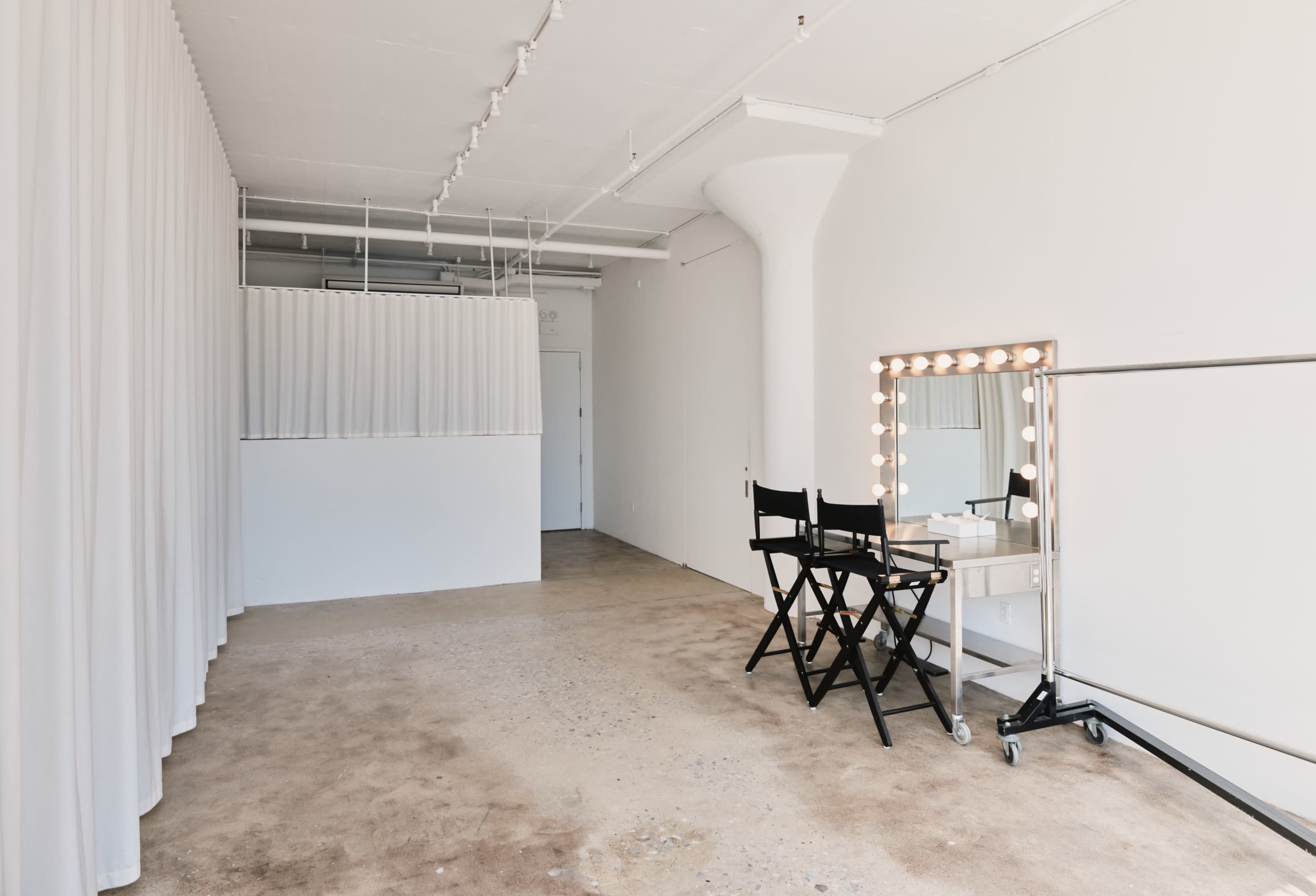 Chelsea Daylight Loft Studio South Facing Windows Free Profoto Equipment (Studio B) Image in Midtown Manhattan, New York, NY