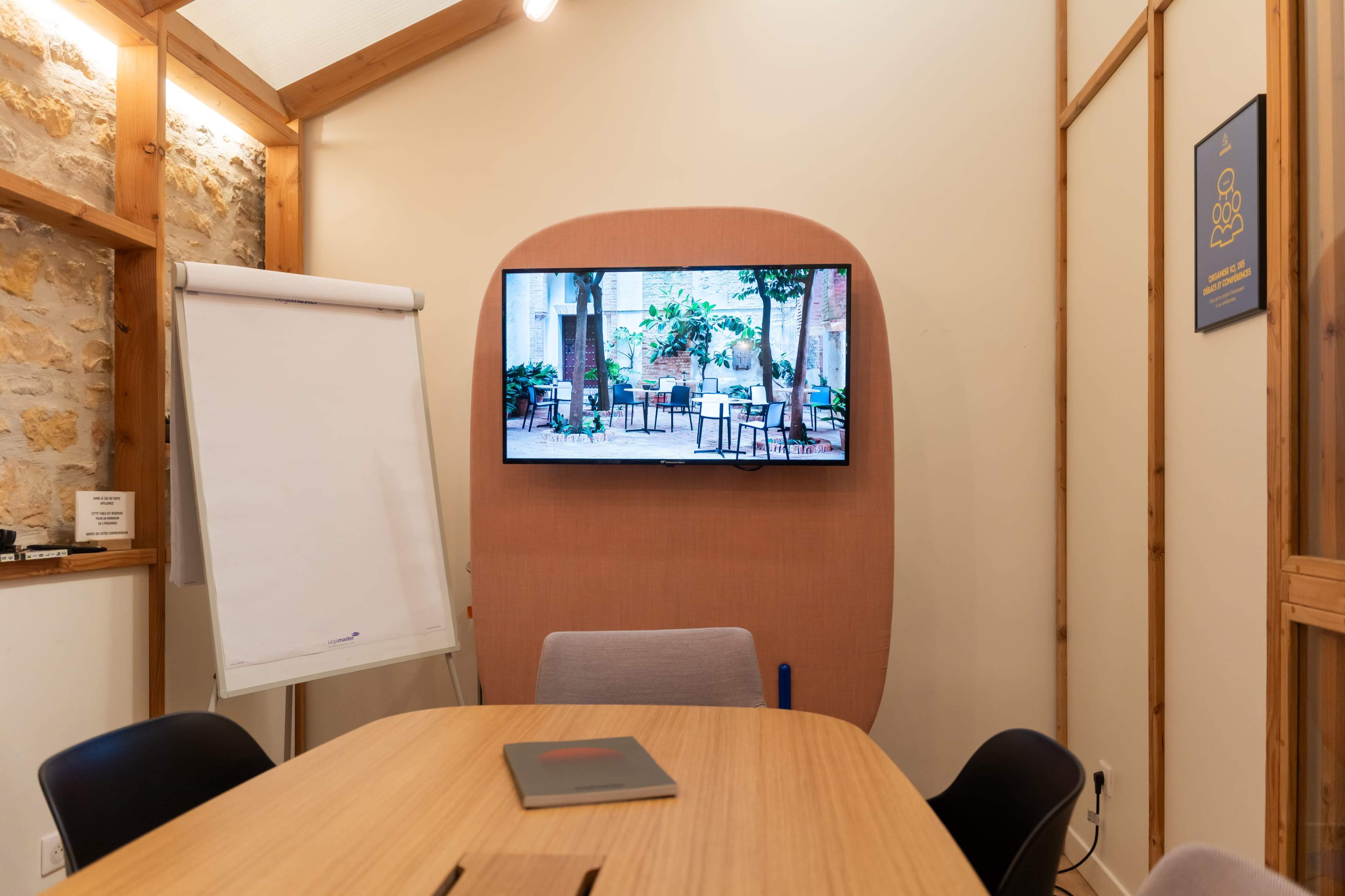Salle de réunion de 12m2 en café coworking à Lyon Image dans Terreaux - Bat d'argent, Lyon, 
