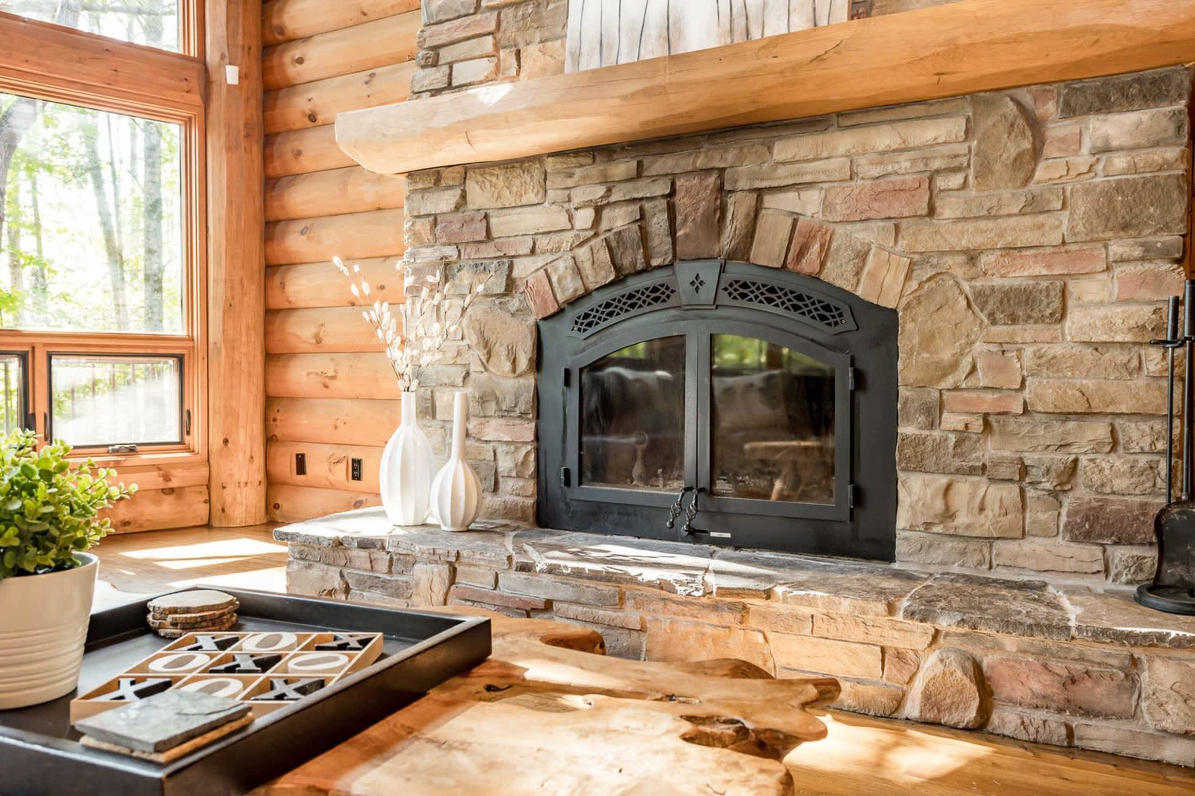 Heron Lodge | Scenic Lakefront Venue with Rustic Elegance Image in North Frontenac, Ompah, ON