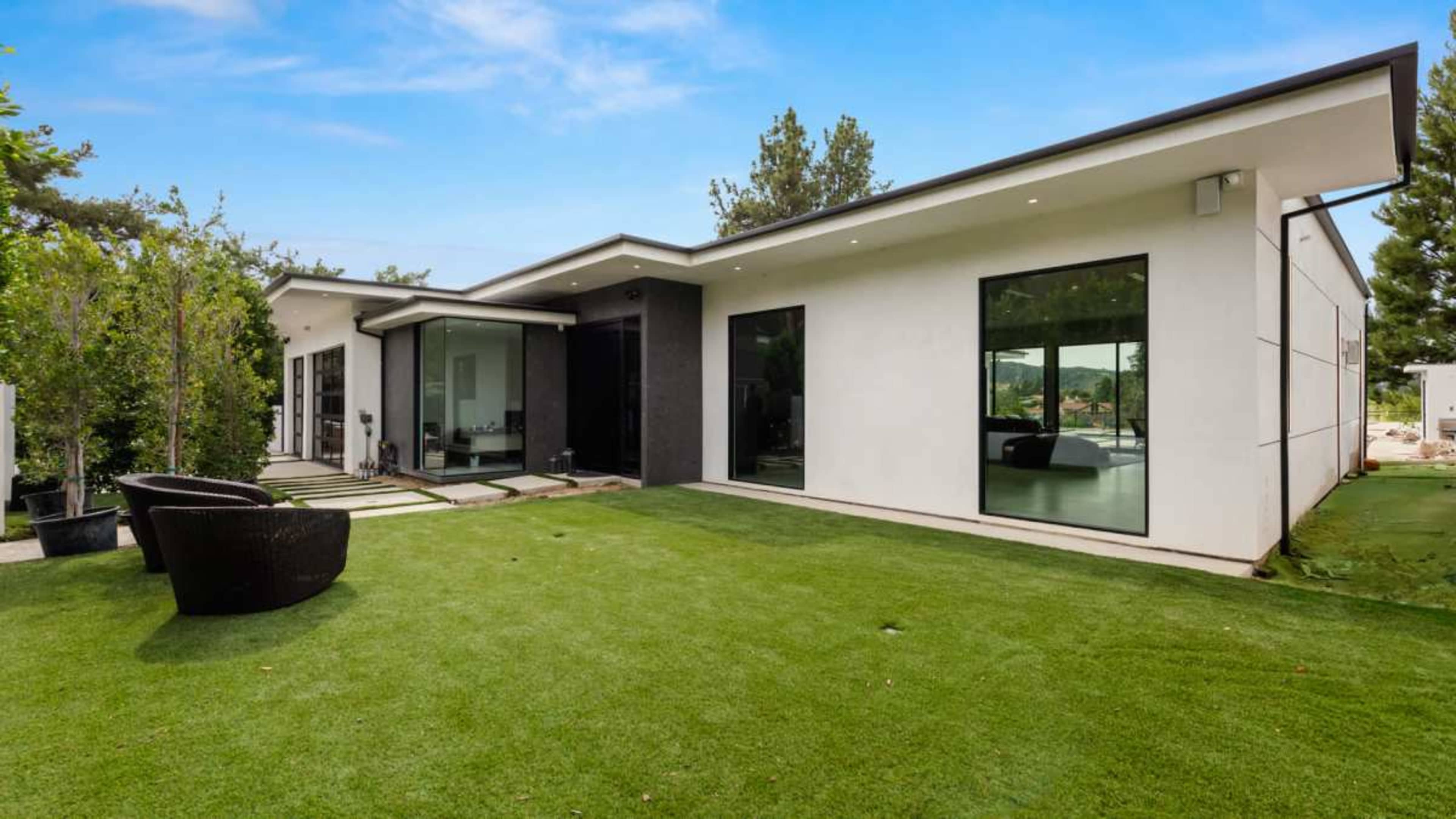 Encino Hills Modern Estate with Jetliner Canyon Views Image in Encino, Encino, CA