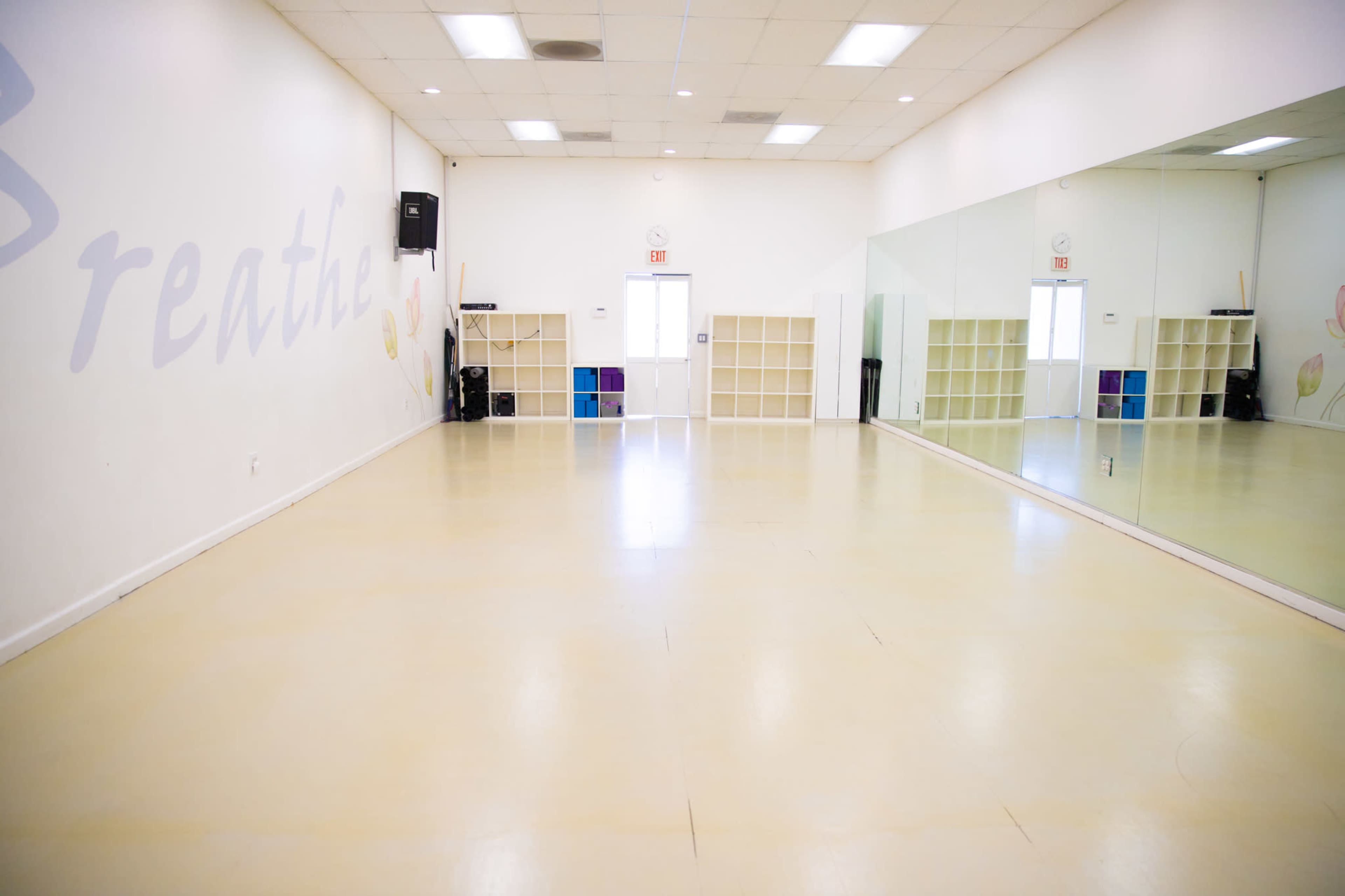 Studio with Sound System and A/C Image in South Los Angeles, Los Angeles, CA