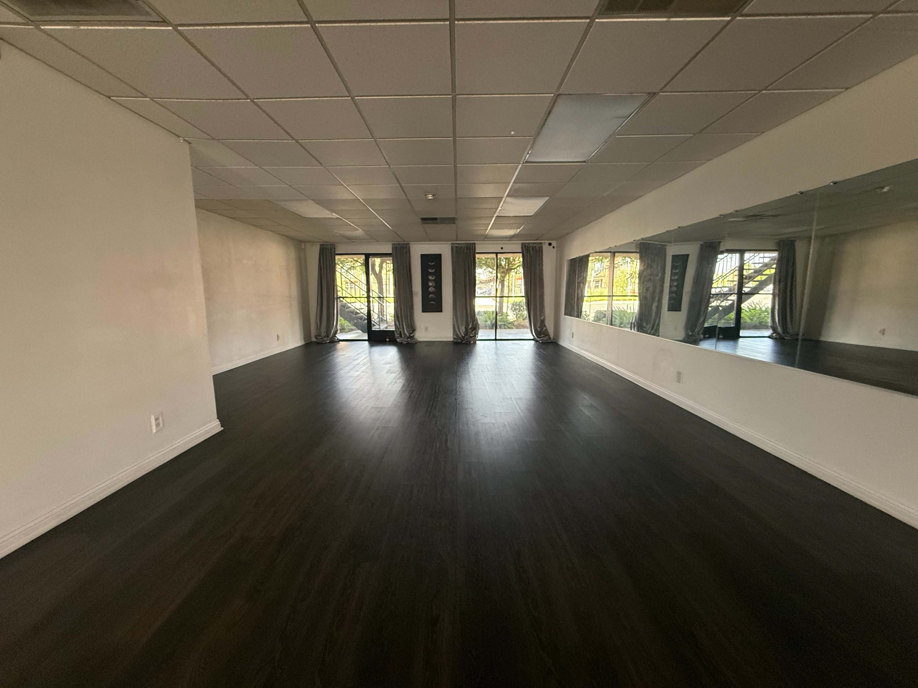 Modern Minimalist Studio for  Seminars, WorkShops, Trainings, Wellness Classes, Content Creation & More Image in La Sierra, Riverside, CA