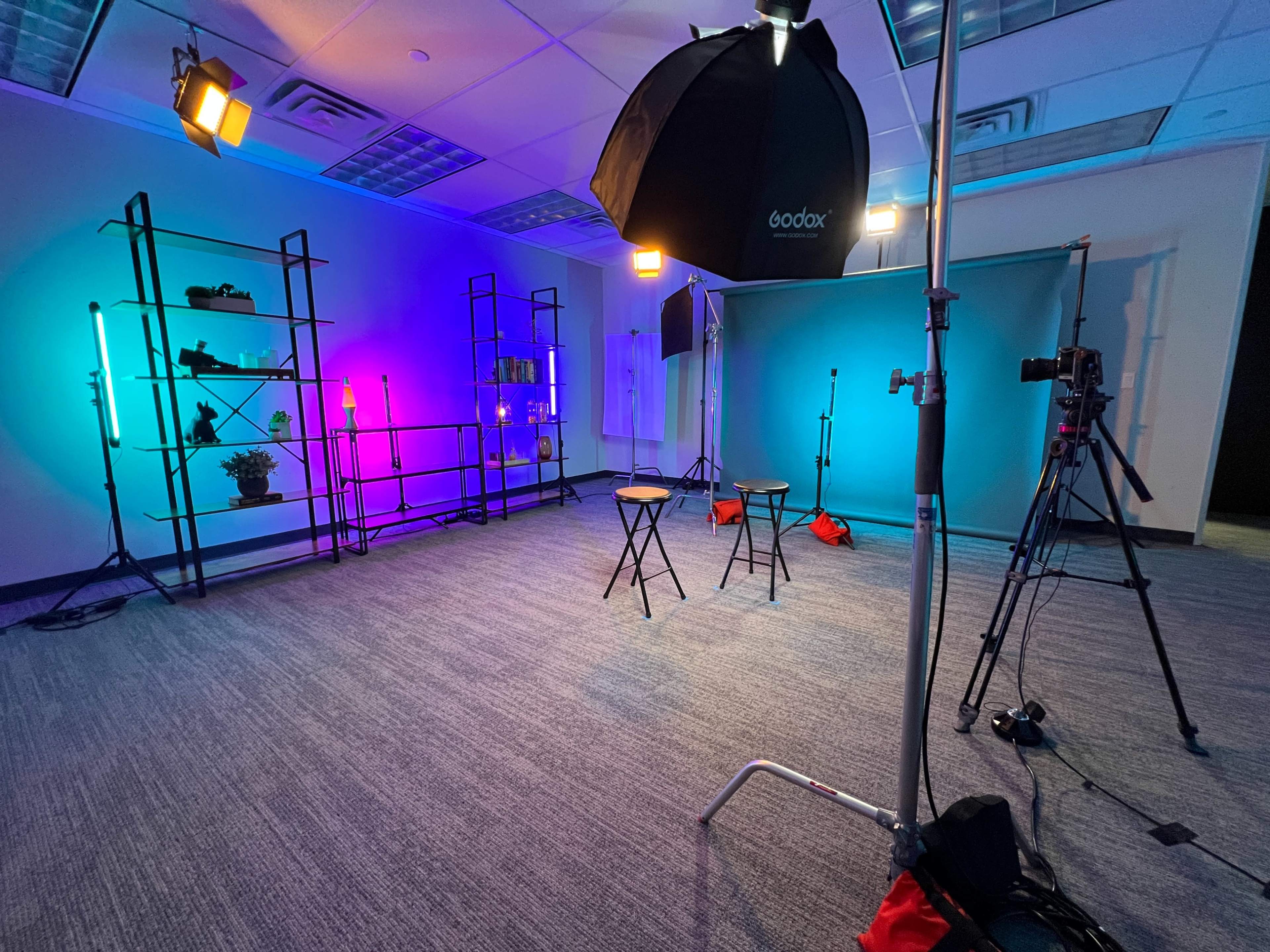 Video Studio for On-camera Presentations, Podcasts, and Interviews Image in Richardson, RICHARDSON, TX