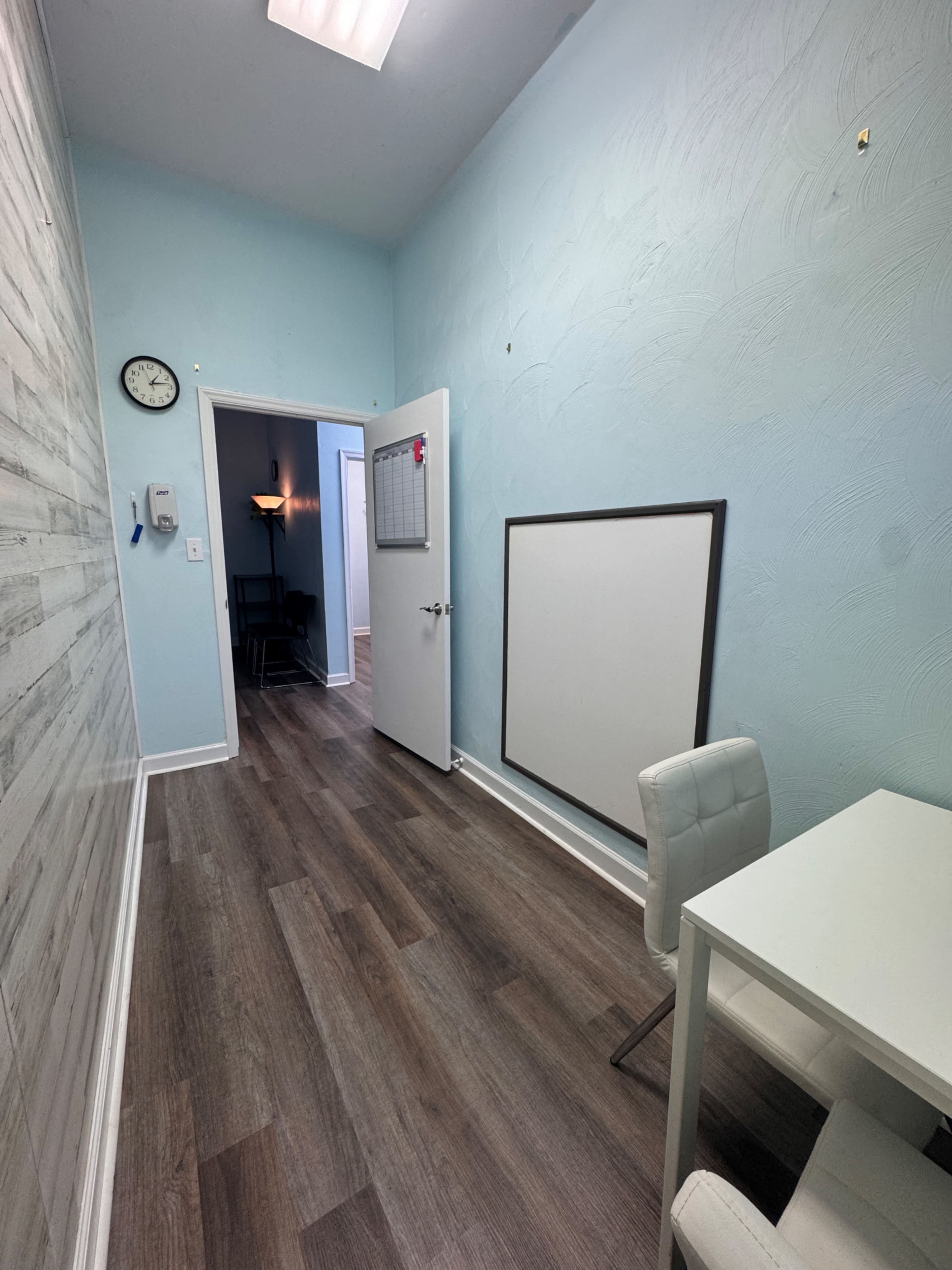 Co-Working Meeting Space Room E Image in Northwest, VIrignia Beach, VA