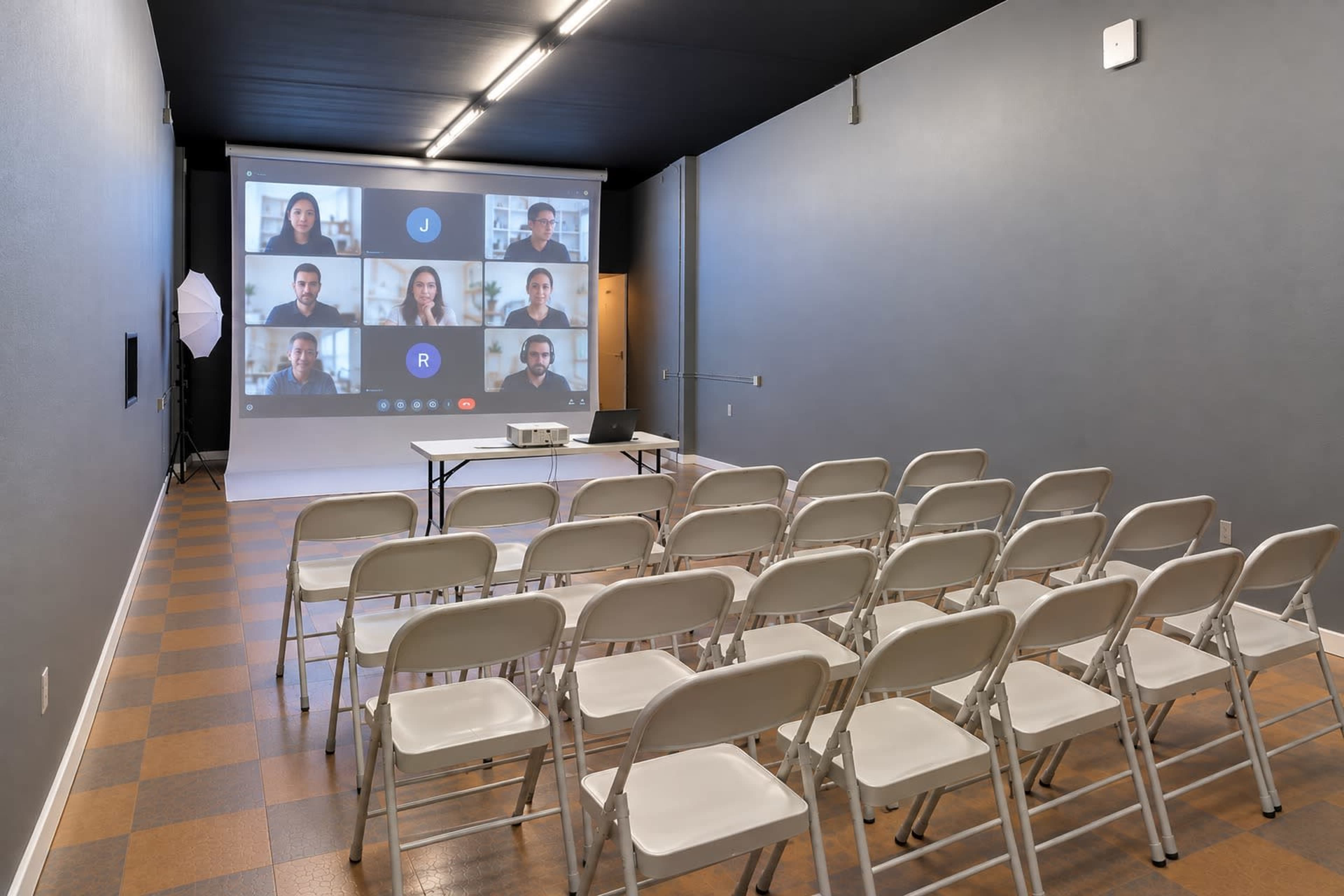 Giga-Speed Wi-Fi Work & Meeting Space | Private Parking Image in Bayview, San Francisco, CA