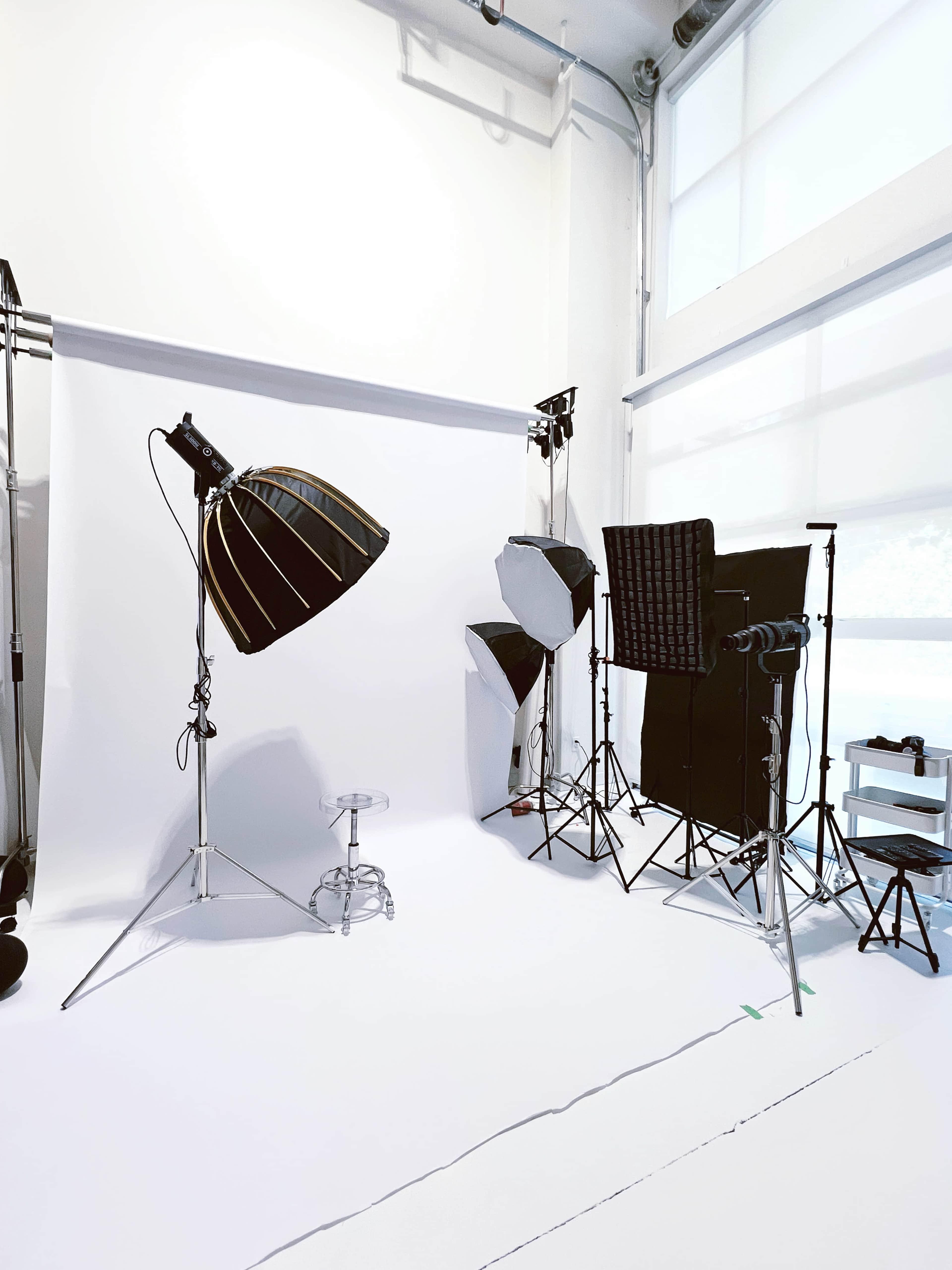 Professional Loft photo studio with Natural light/high ceiling Image in Richmond, richmond, BC