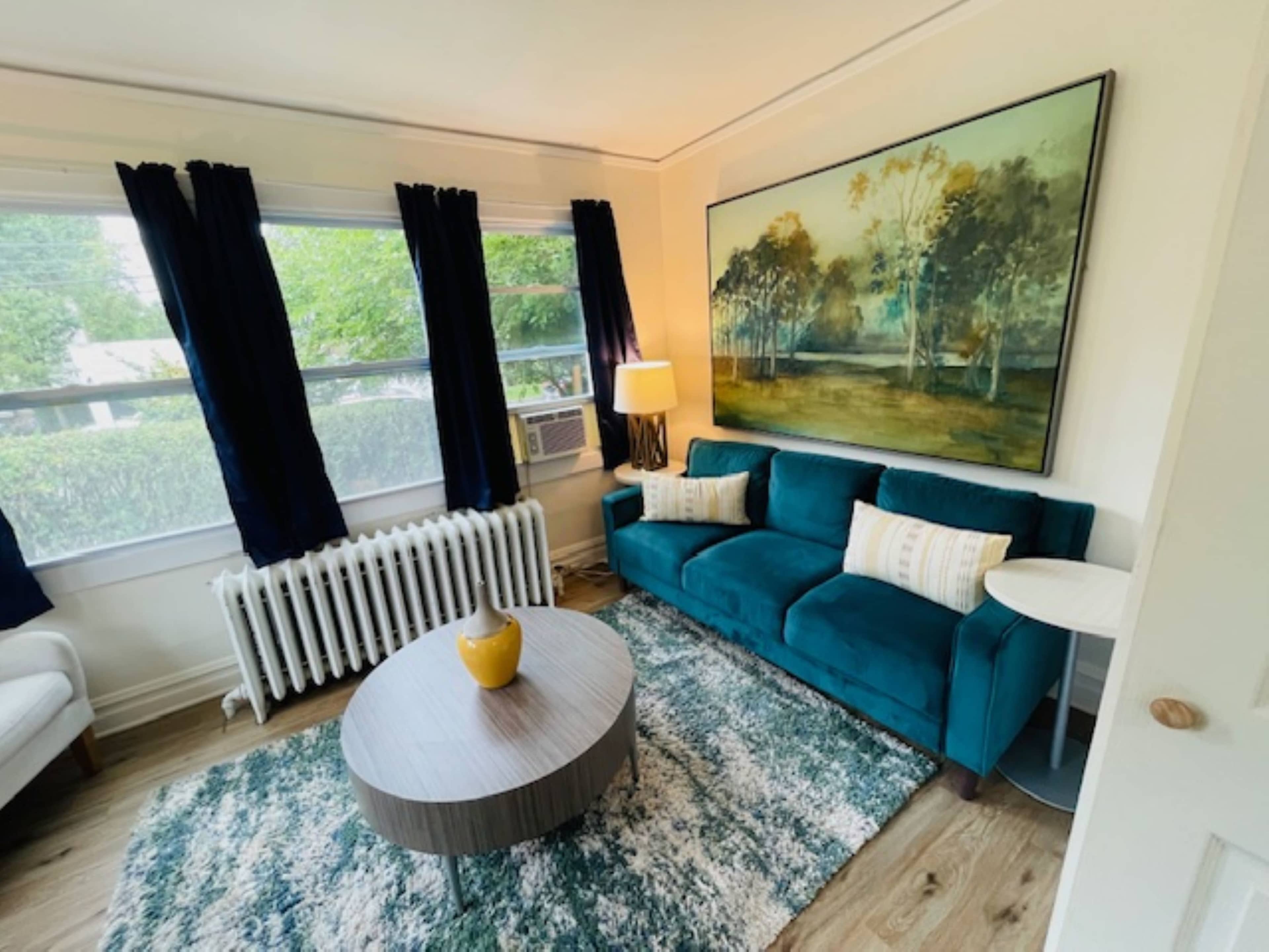 Two bedroom apartment in the heart of Evanston Image in Evanston, Evanston, IL