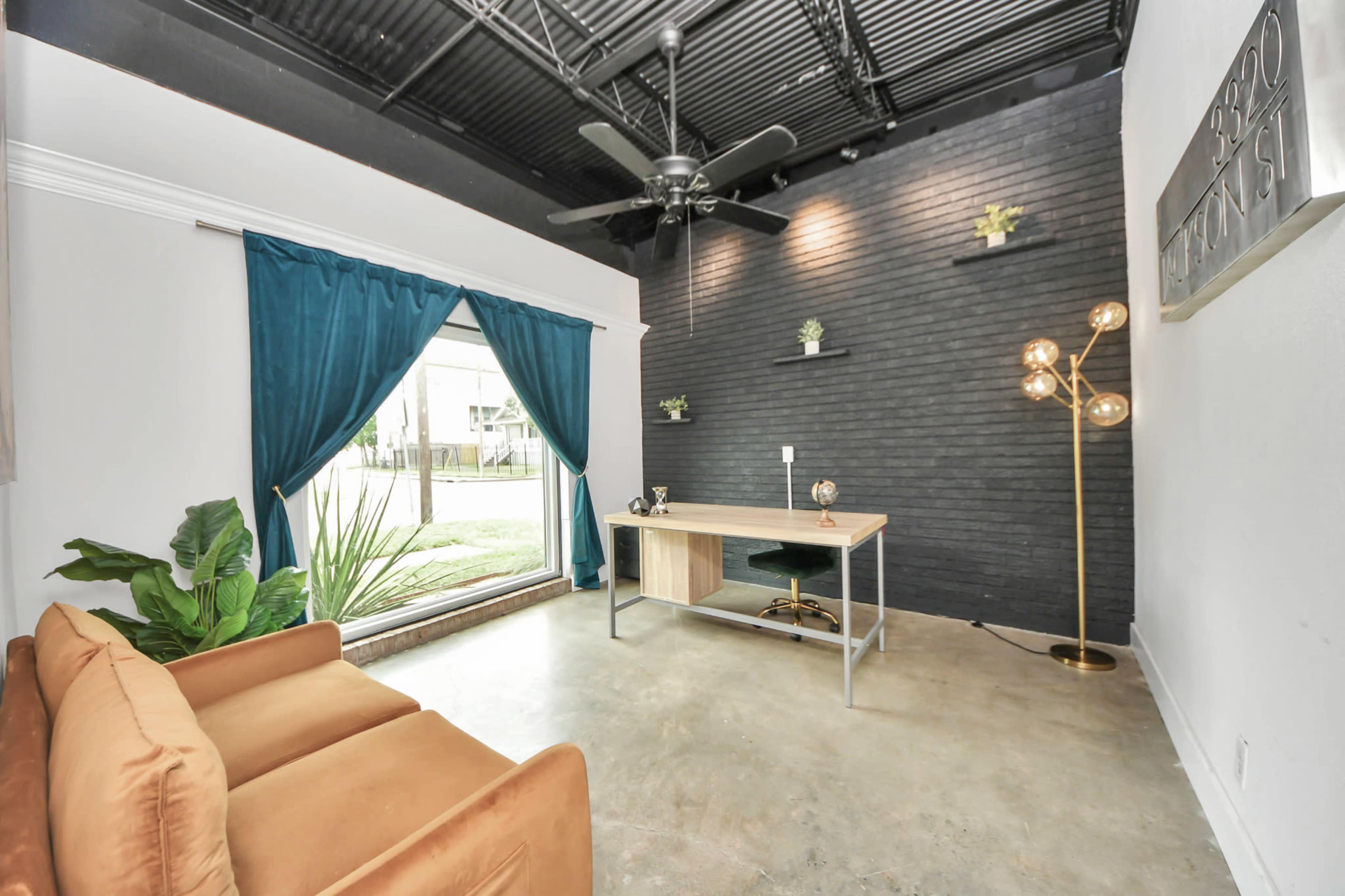 Montrose I Spacious Home I Yard + Gym + Balcony + Ping Pong Image in South Central Houston, houston, TX