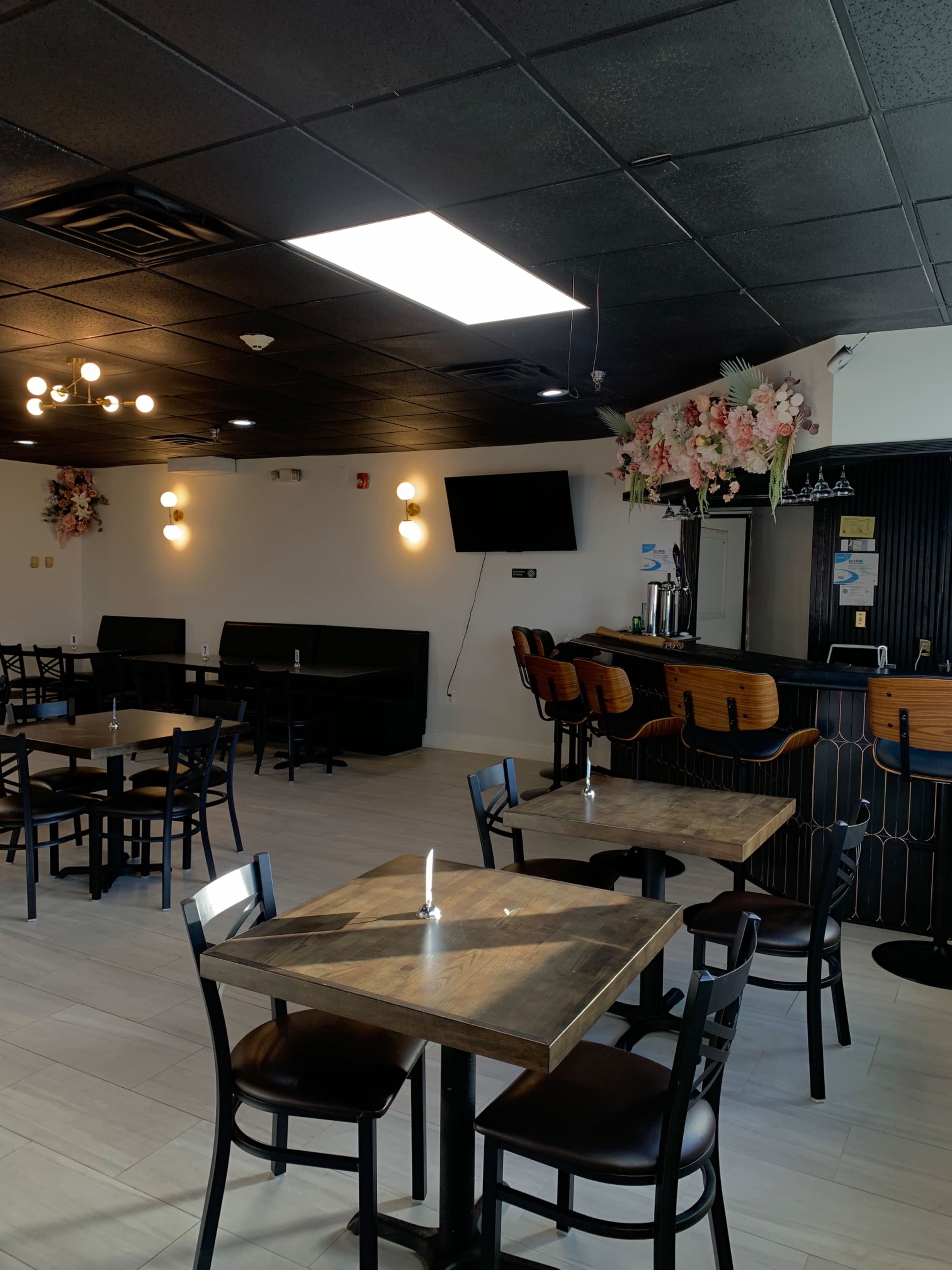 Modern Restaurant Venue for Meetings, Mixers & Private Parties Image in Cherry Hill, Baltimore, MD