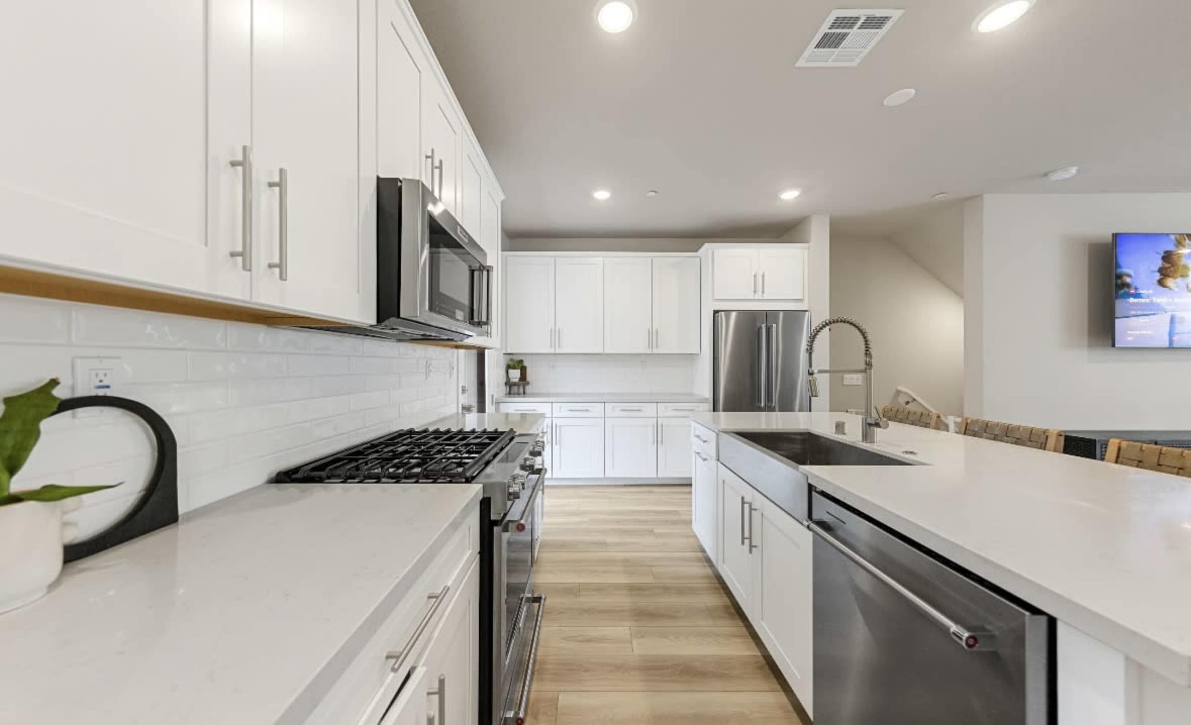 Bright light Minimalist Condo Image in San Pedro, San Pedro, CA