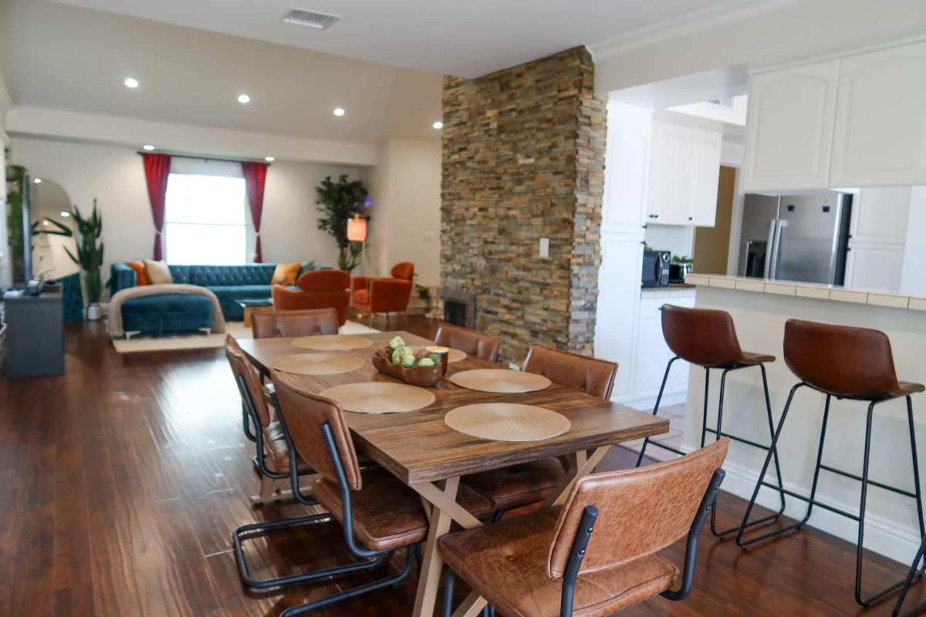 Modern Eclectic Home in Granada Hills with Natural Light 818 Image in North Hills, North Hills, CA