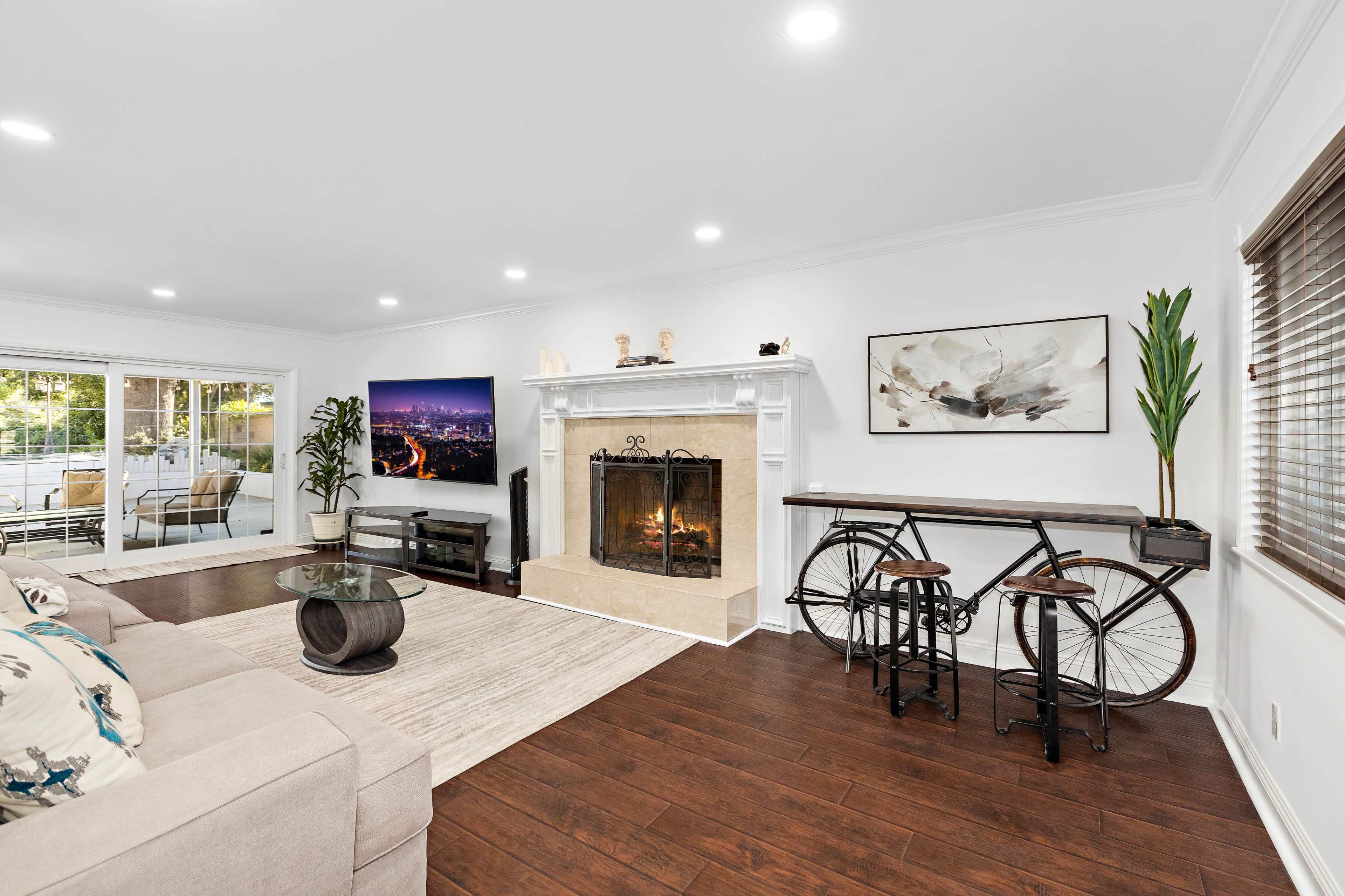 Villa Oasis: Spacious, Luxurious, Private Retreat. Image in West Hills, West hills, CA