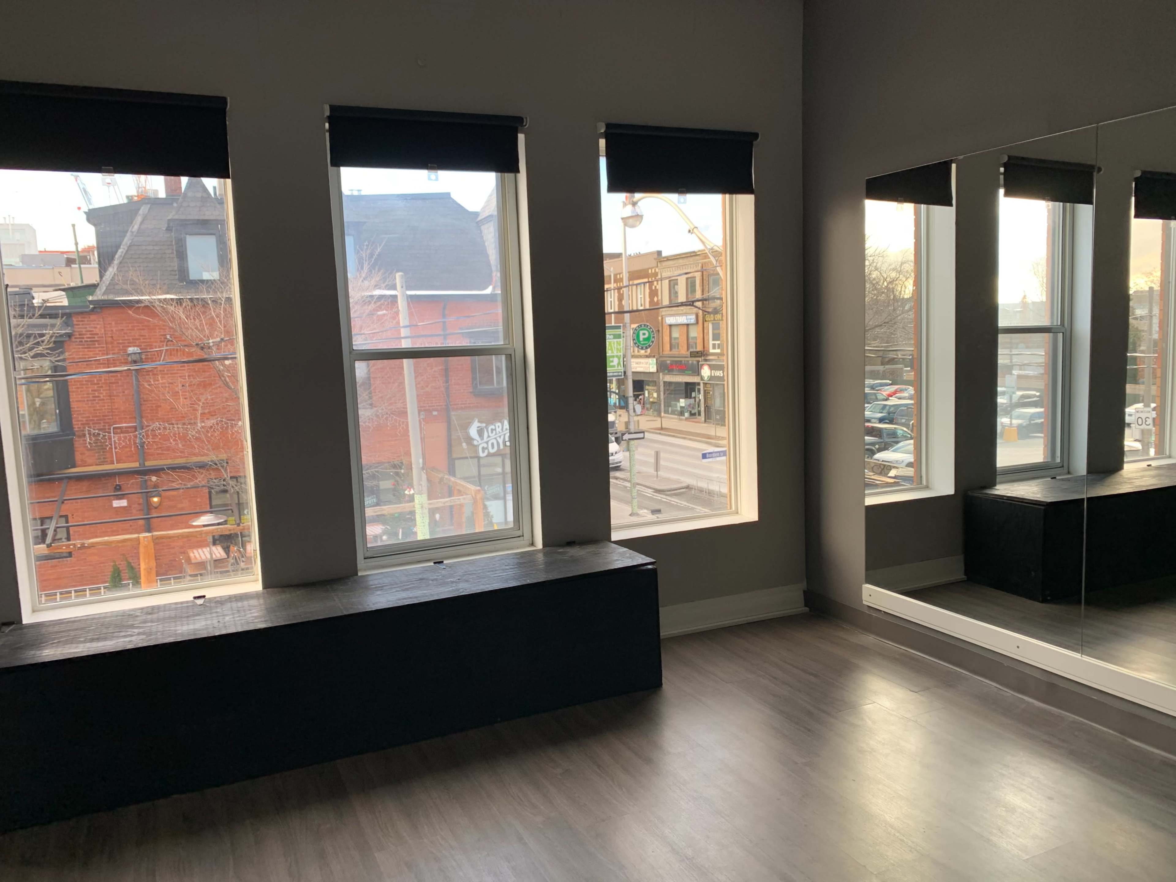 Modern Annex Studio with LED Mirror & City Views | 350 sqft Image in Harbord Village, Toronto, ON