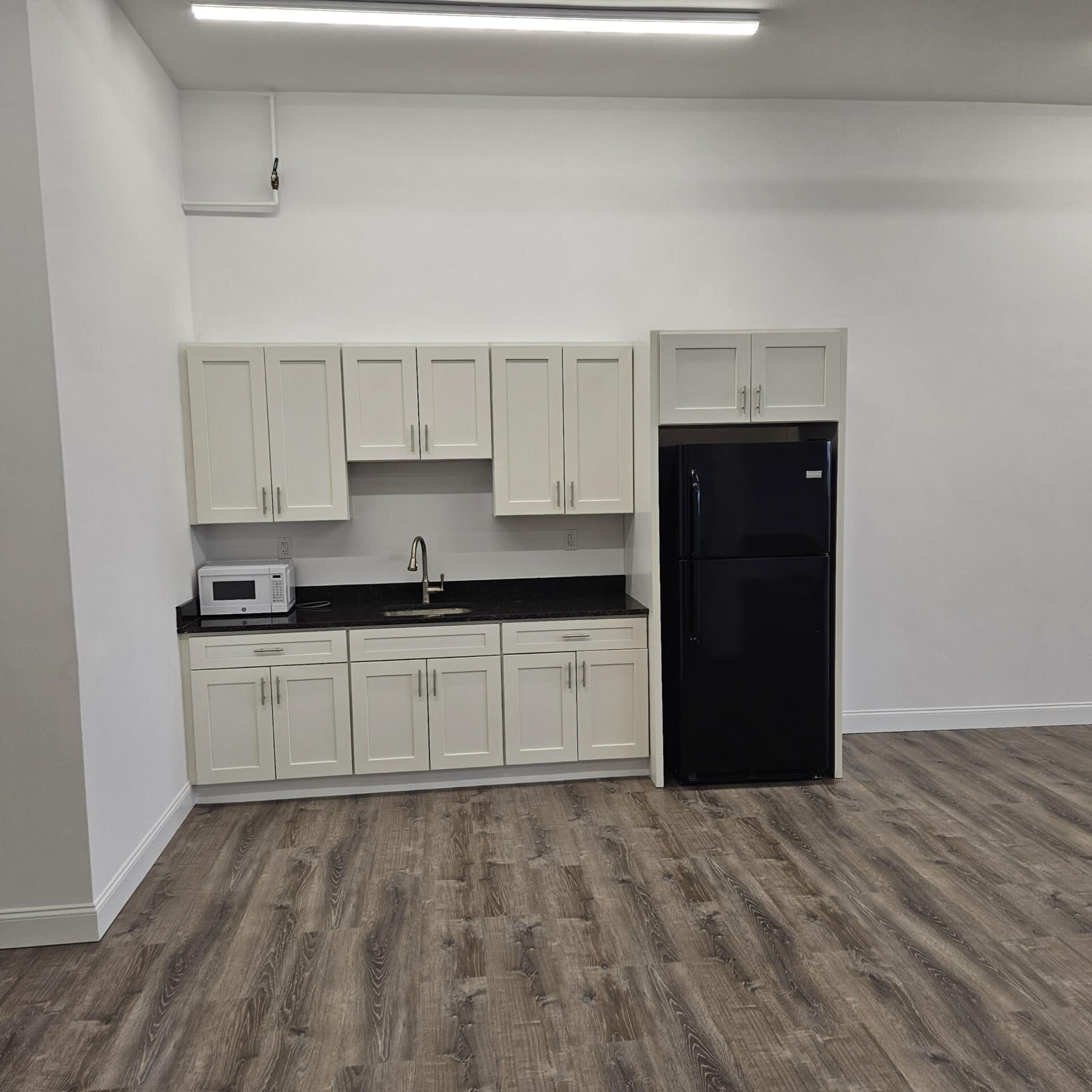 Bright Open-Concept Studio Image in South Boston, Boston, MA