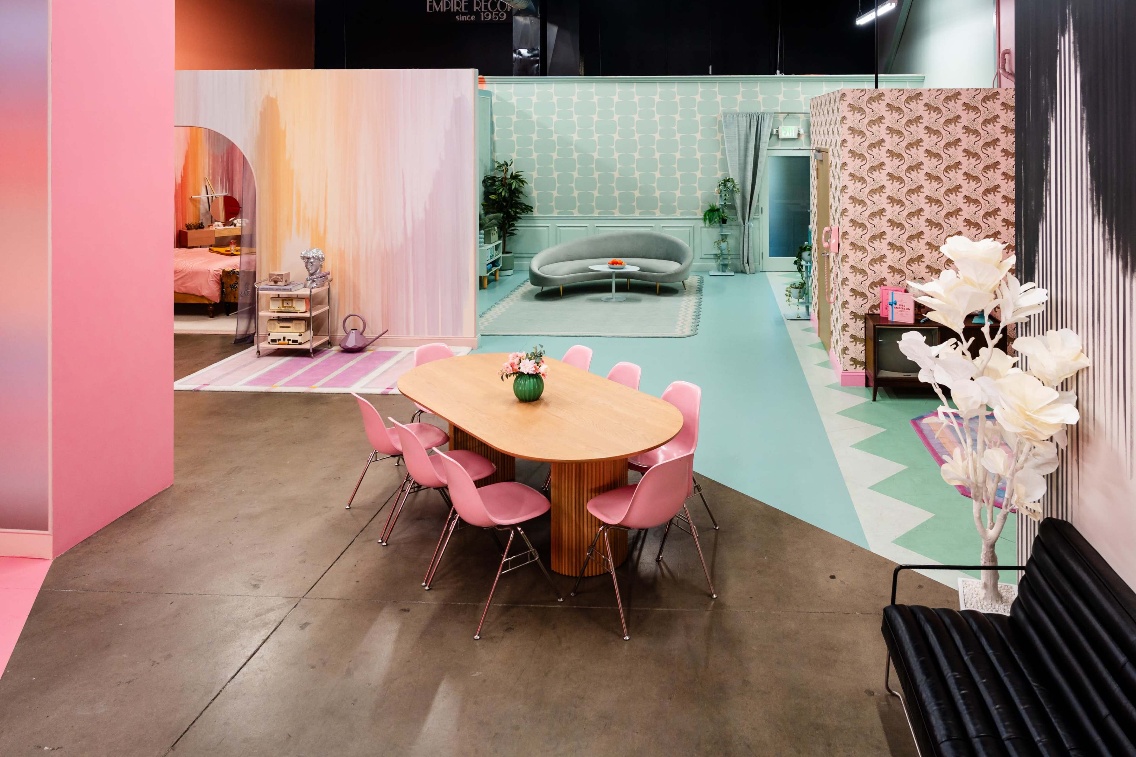 Spacious Colorful Retro Studio Image in Van Nuys, Van Nuys, CA