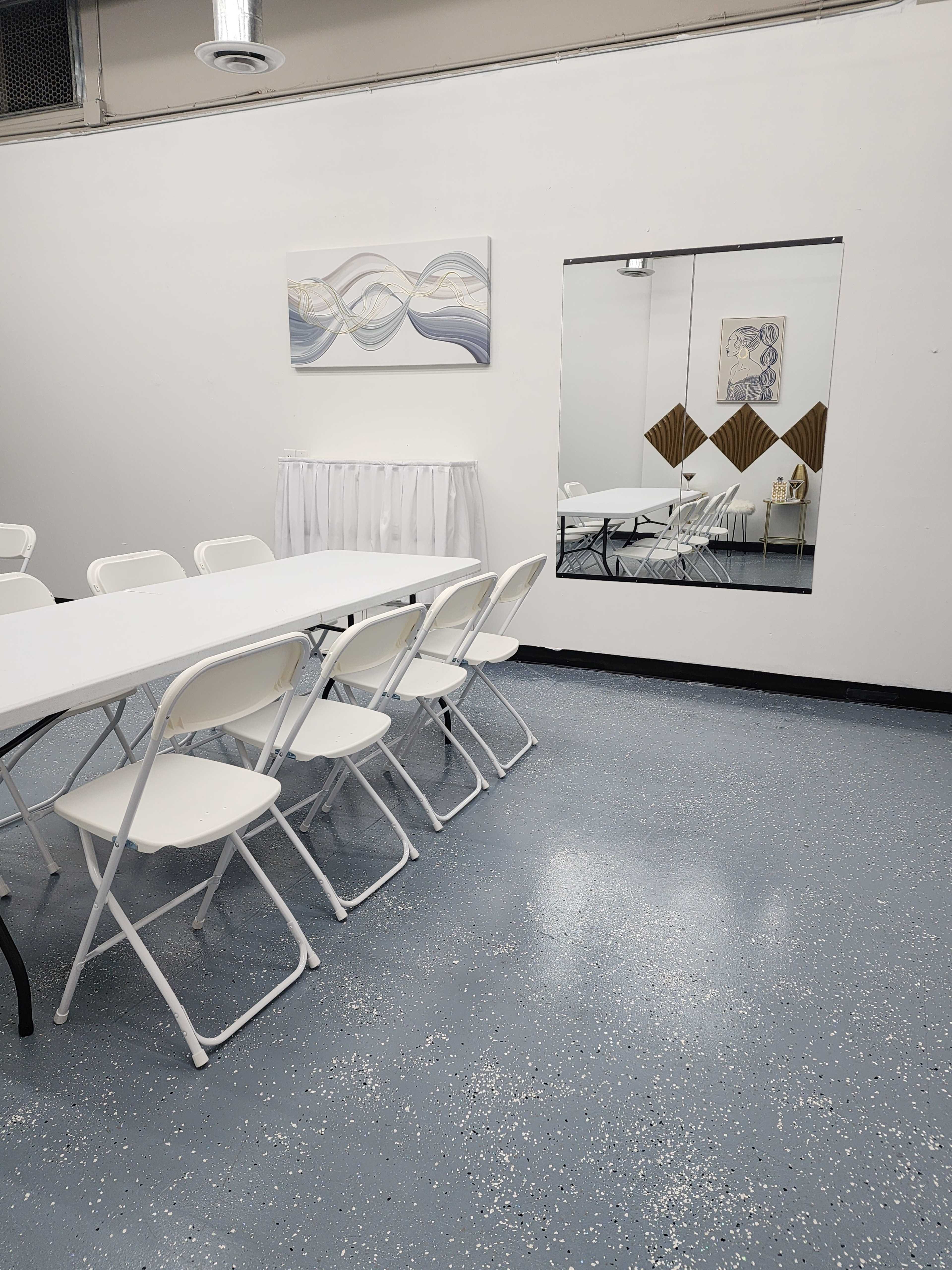 "Glam Boutique Studio Natural Light in Garland - Perfect for Model Shoots & Creative Content - Cozy White Room for Events & Meetings - Perfect for Pop-Up Shops, Showers & More Image in Garland, Garland, TX