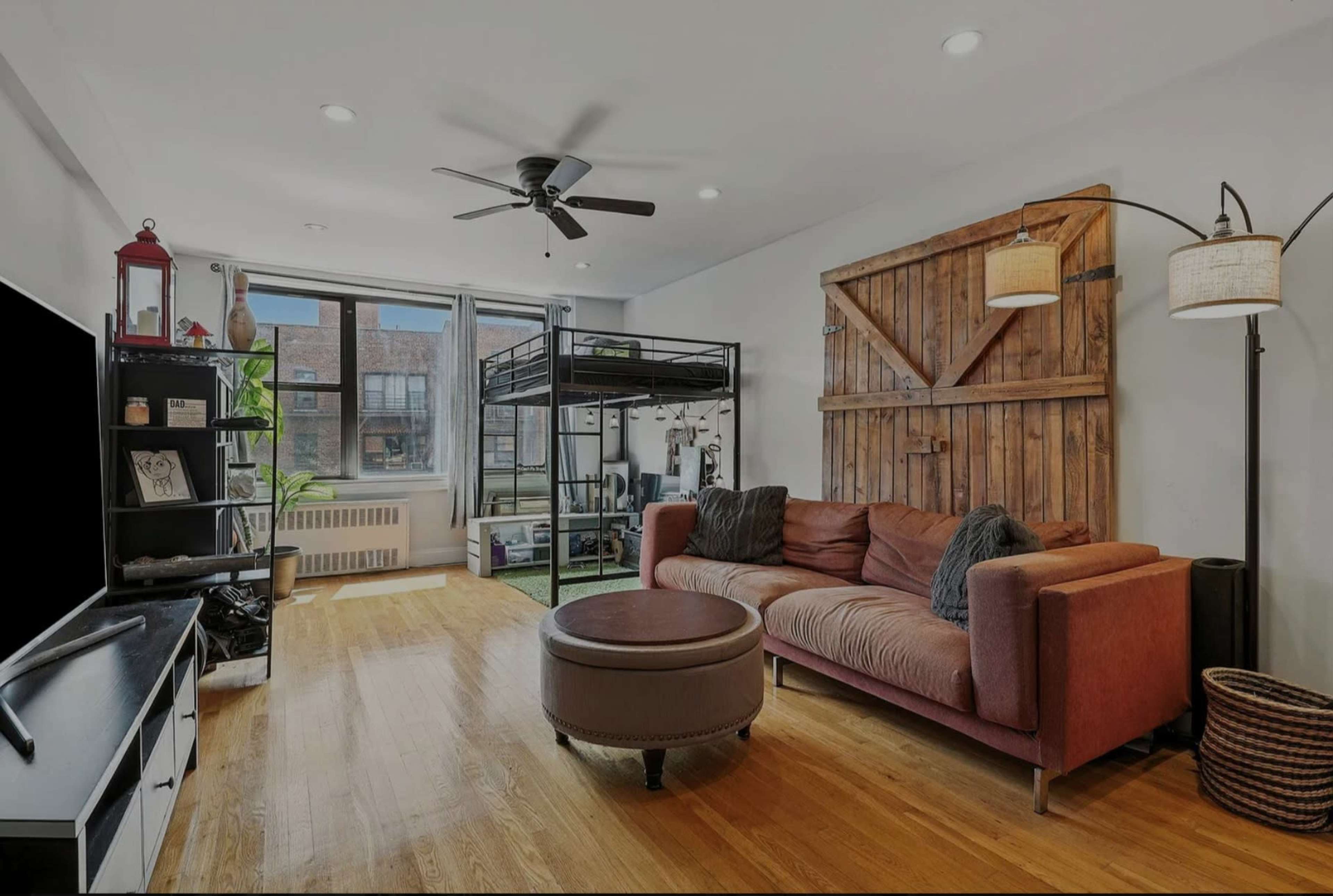 Beautiful hard wood floors large open. Concept 1 bedroom Image in Ossining, Ossining, NY