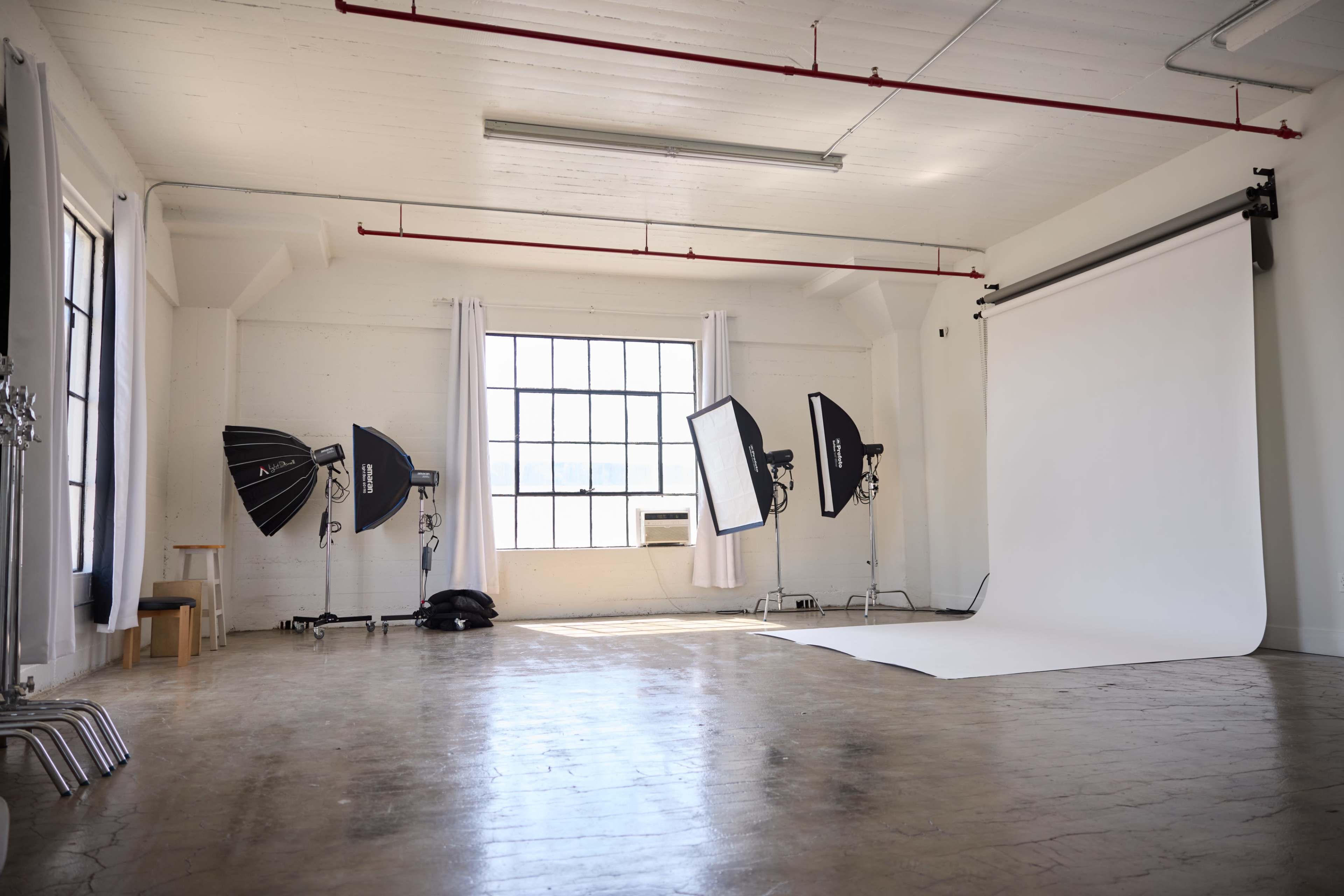 Spacious Natural Light Studio All Inclusive with Profoto and Amaran Lights Image in Central LA, Los Angeles, CA