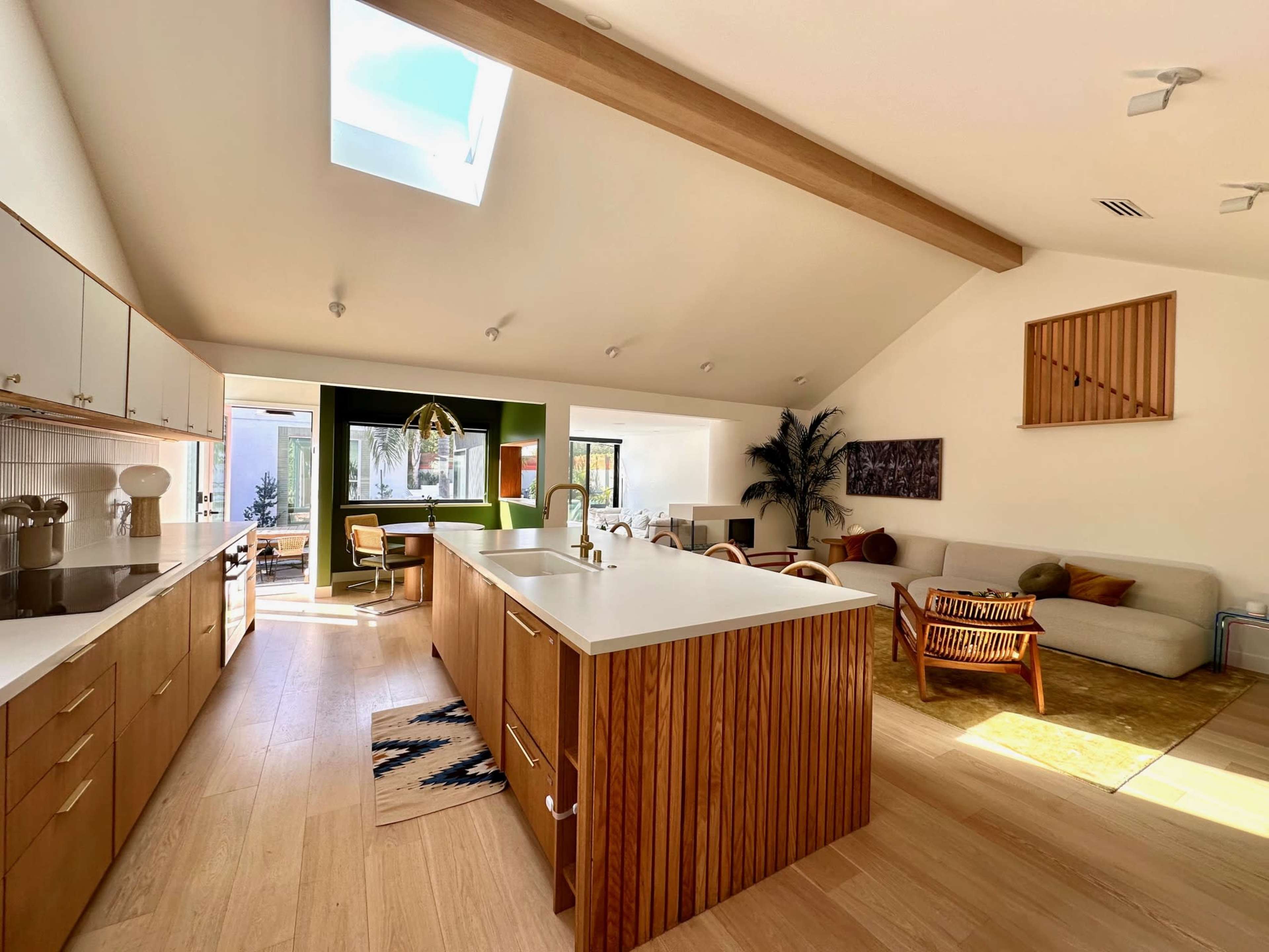 Modern Westside House with Pool & Natural Light Image in Westchester, Los Angeles, CA