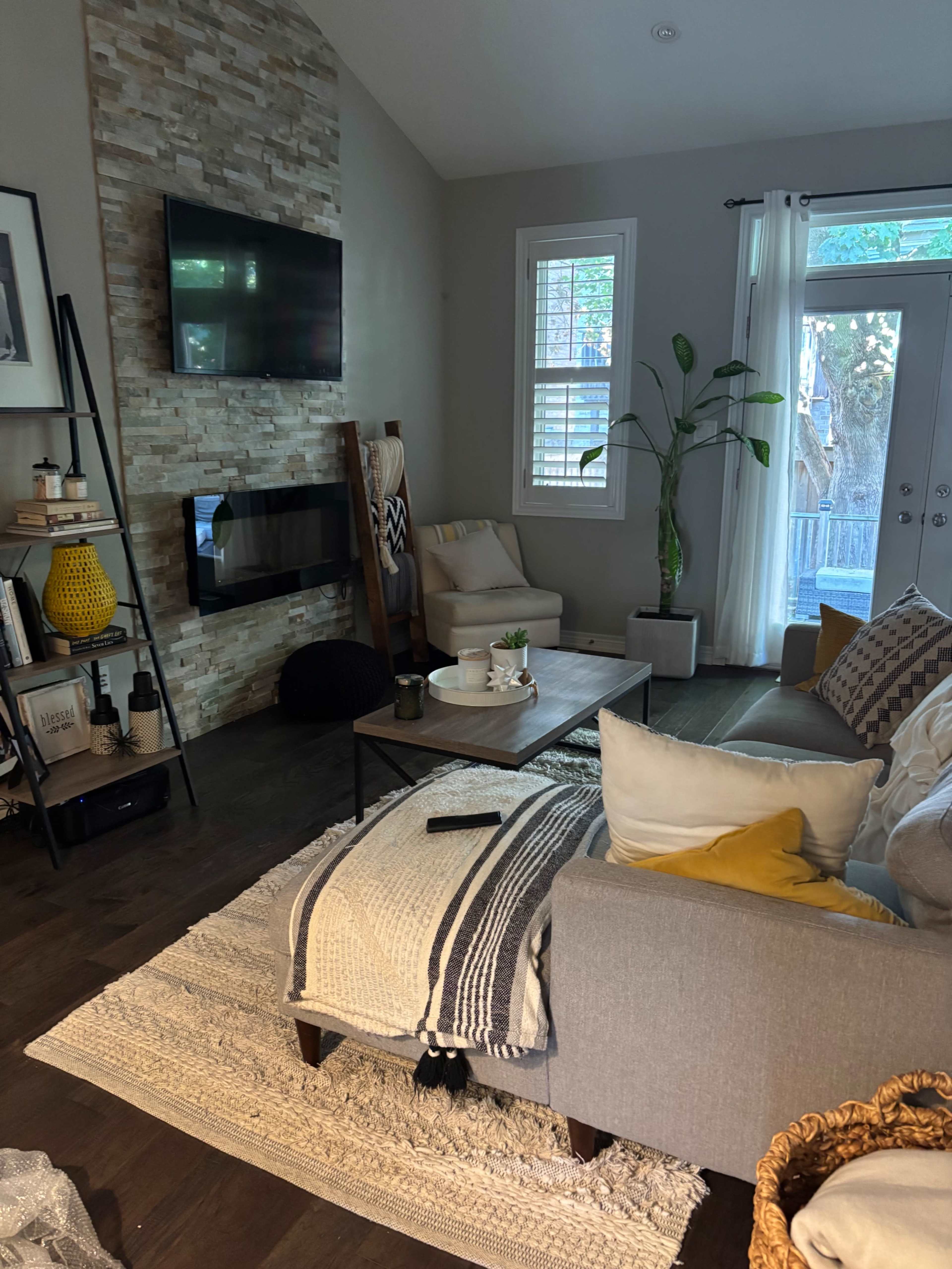 Modern Farm house Image in Ancaster, Ancaster, ON