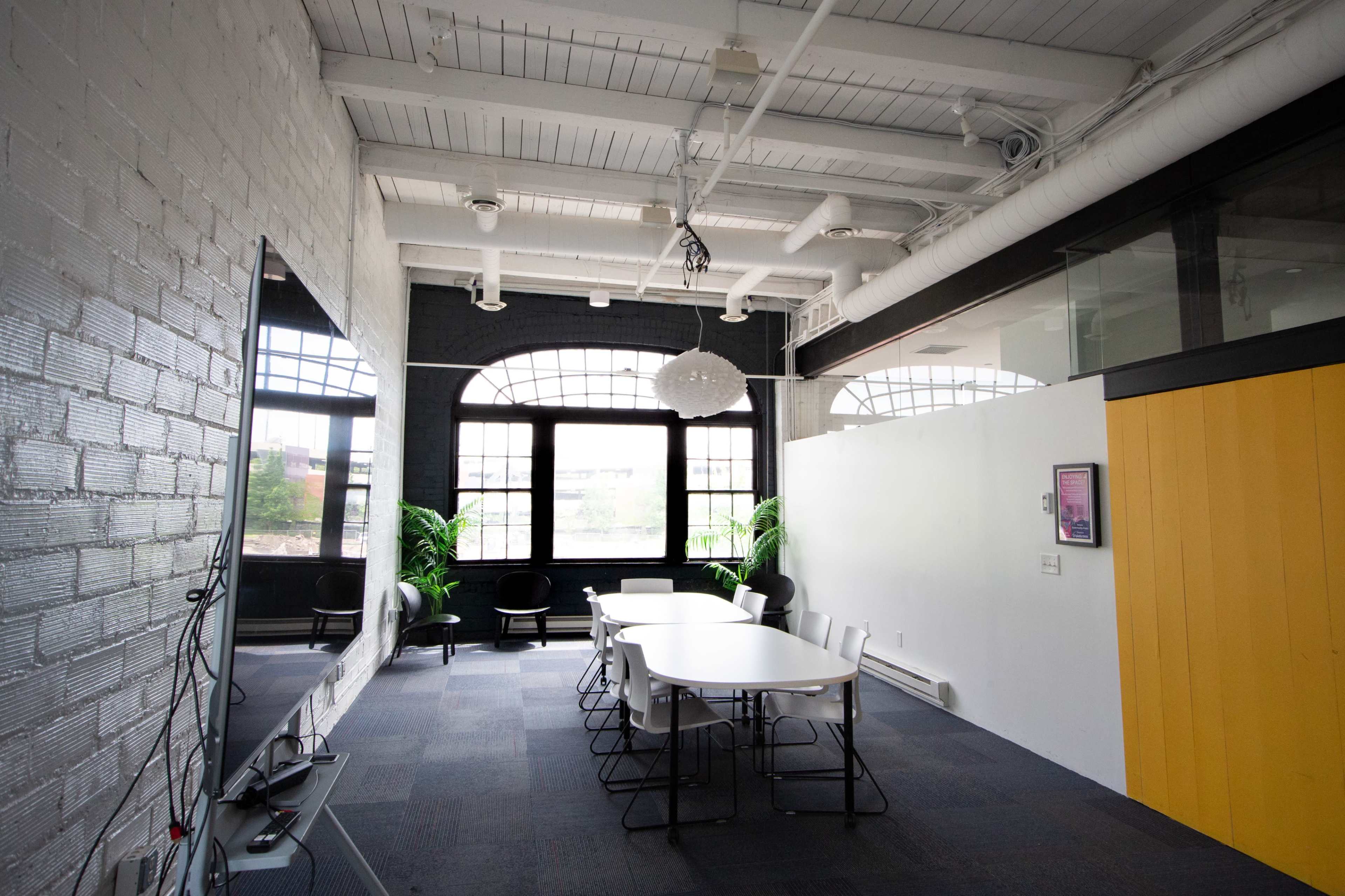 Flexible Meeting and Studio Room in Uptown Image in Calhoun Isles, Minneapolis, MN