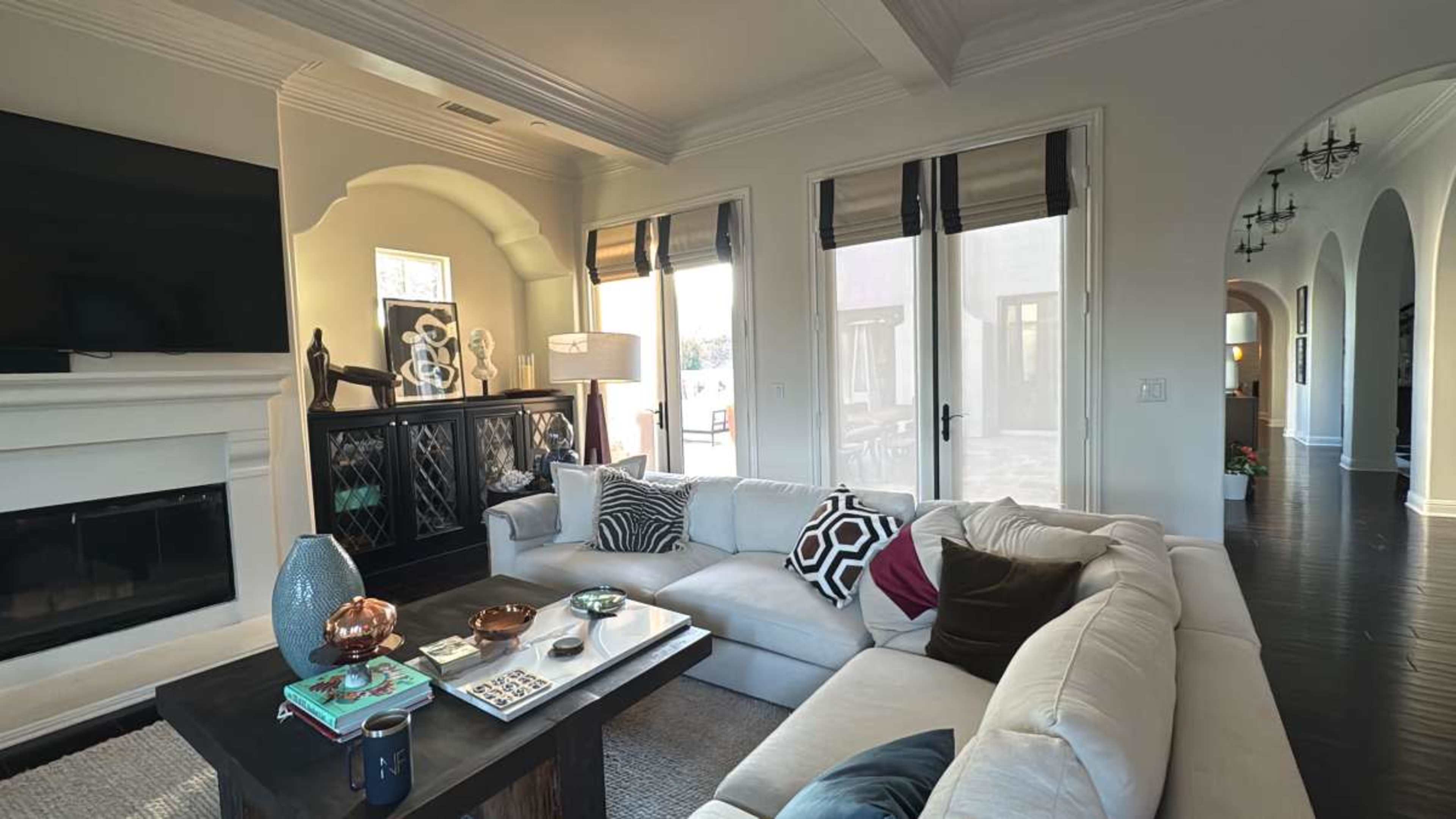 Chula Vista Manor : Courtyard, Pool and Mountain View Image in Rolling Hills Ranch, Chula Vista, CA