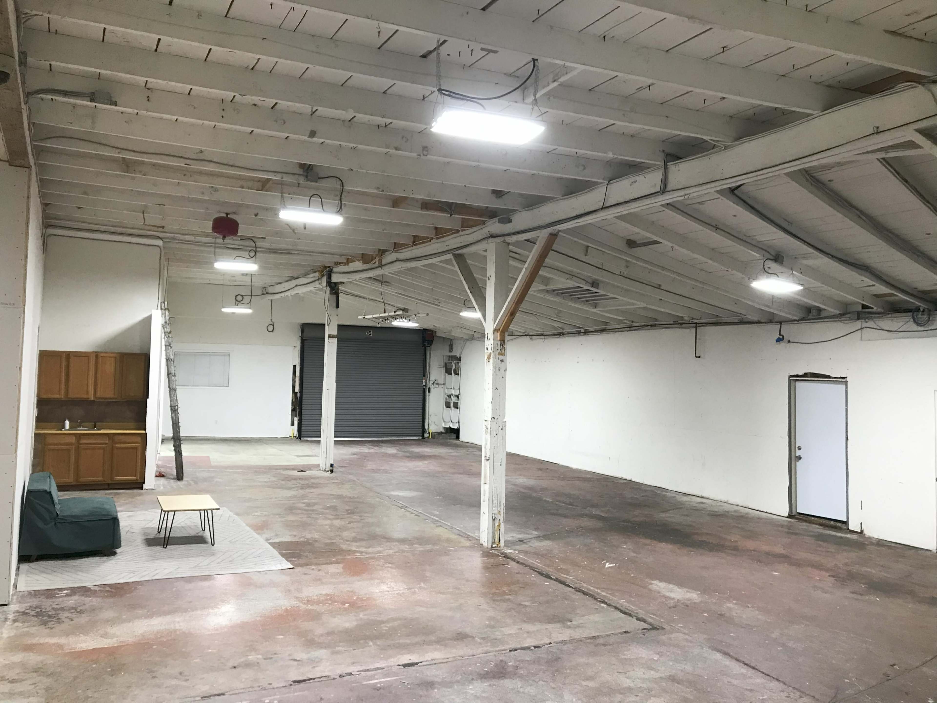 Conveniently Located Warehouse with Wood Beam Ceiling Image in Shafter, Oakland, CA