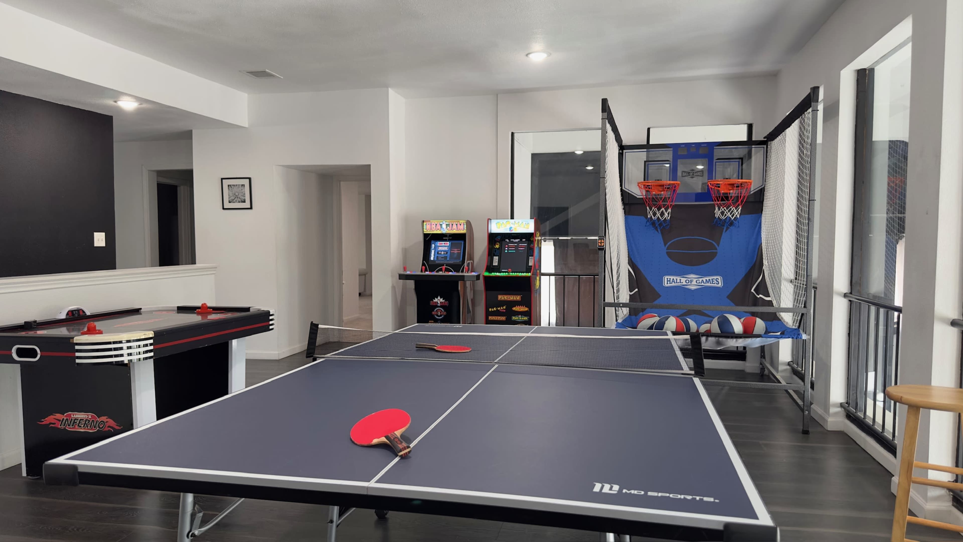 Contemporary Mansion w/ Gameroom + Theatre + Gym, houston, TX ...
